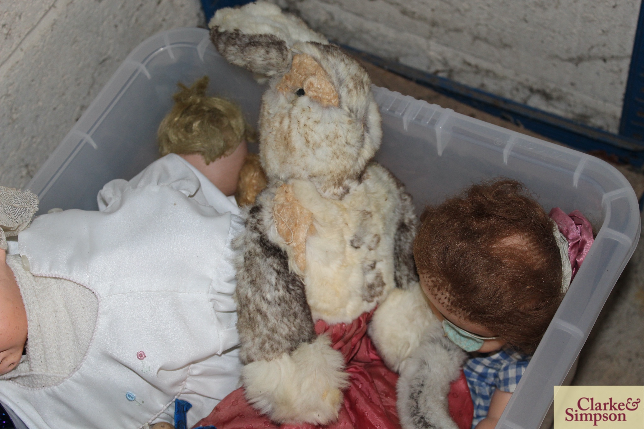 A box of miscellaneous vintage dolls and soft toys - Image 4 of 4