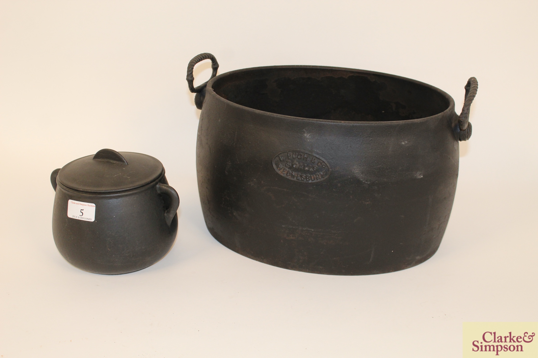 An oval cast iron cauldron / cooking pot by Pugh &