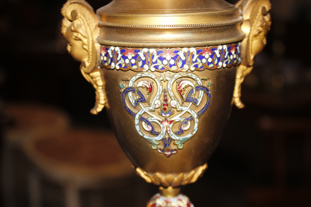 An Ormolu and enamel clock garniture, the clock surmounted by a urn finial, circular dial supporting - Bild 12 aus 16