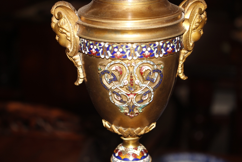 An Ormolu and enamel clock garniture, the clock surmounted by a urn finial, circular dial supporting - Bild 15 aus 16