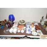 A quantity of various decorative china and glasswa