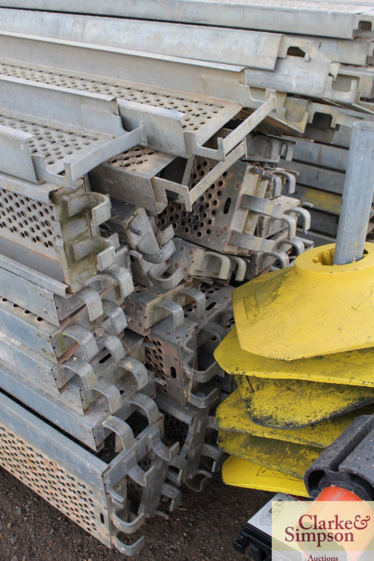 Stillage of Haki Scaffolding Steel Planks. Mainly 3050. - Image 5 of 6