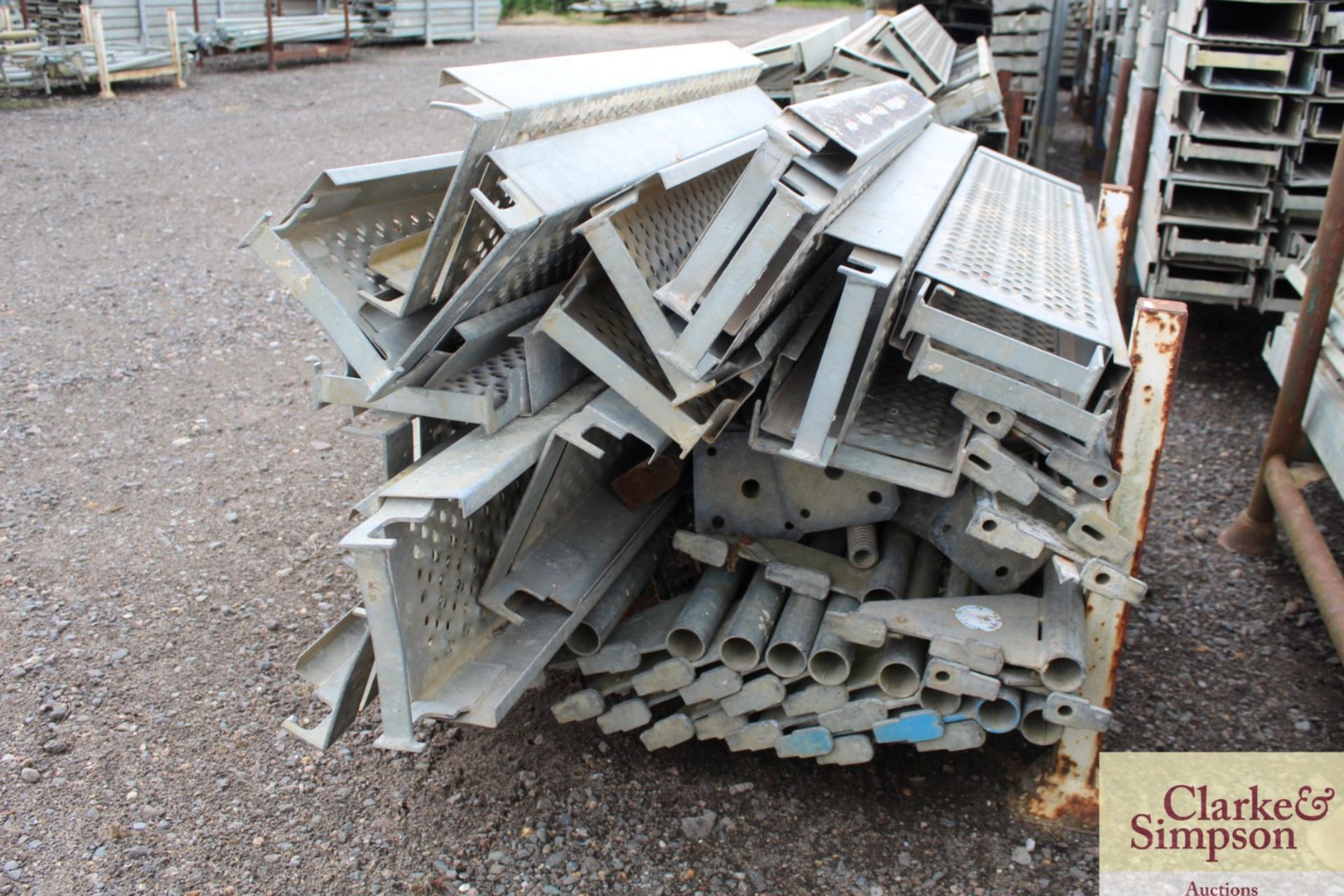 Stillage of Haki Scaffolding components. To include 1250 Steel Planks, Single Tube Beams, Ledger - Image 4 of 5