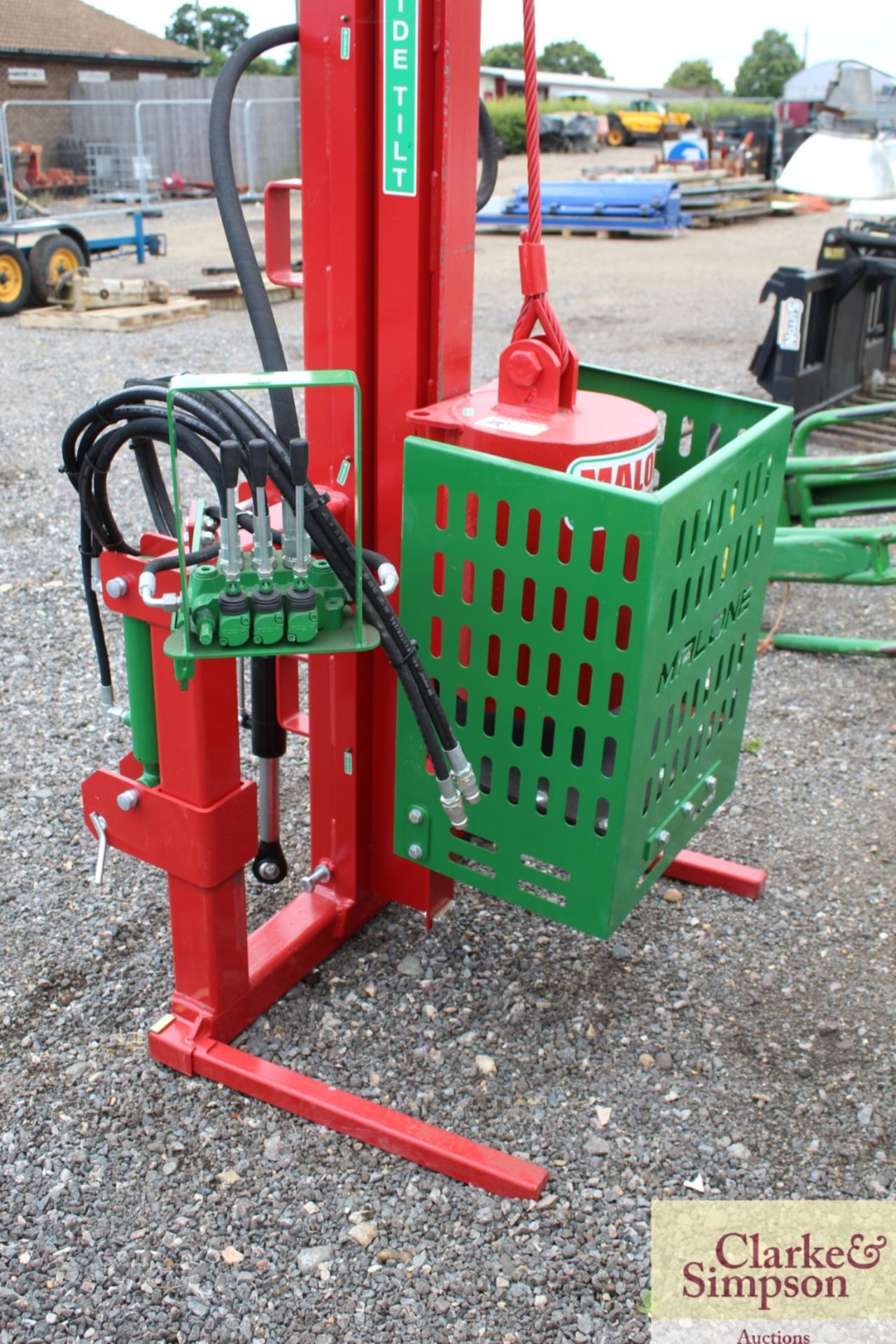 Malone Side Tilt linkage mounted post knocker. 2020. Serial number MRL03238. With hydraulic top - Image 4 of 20