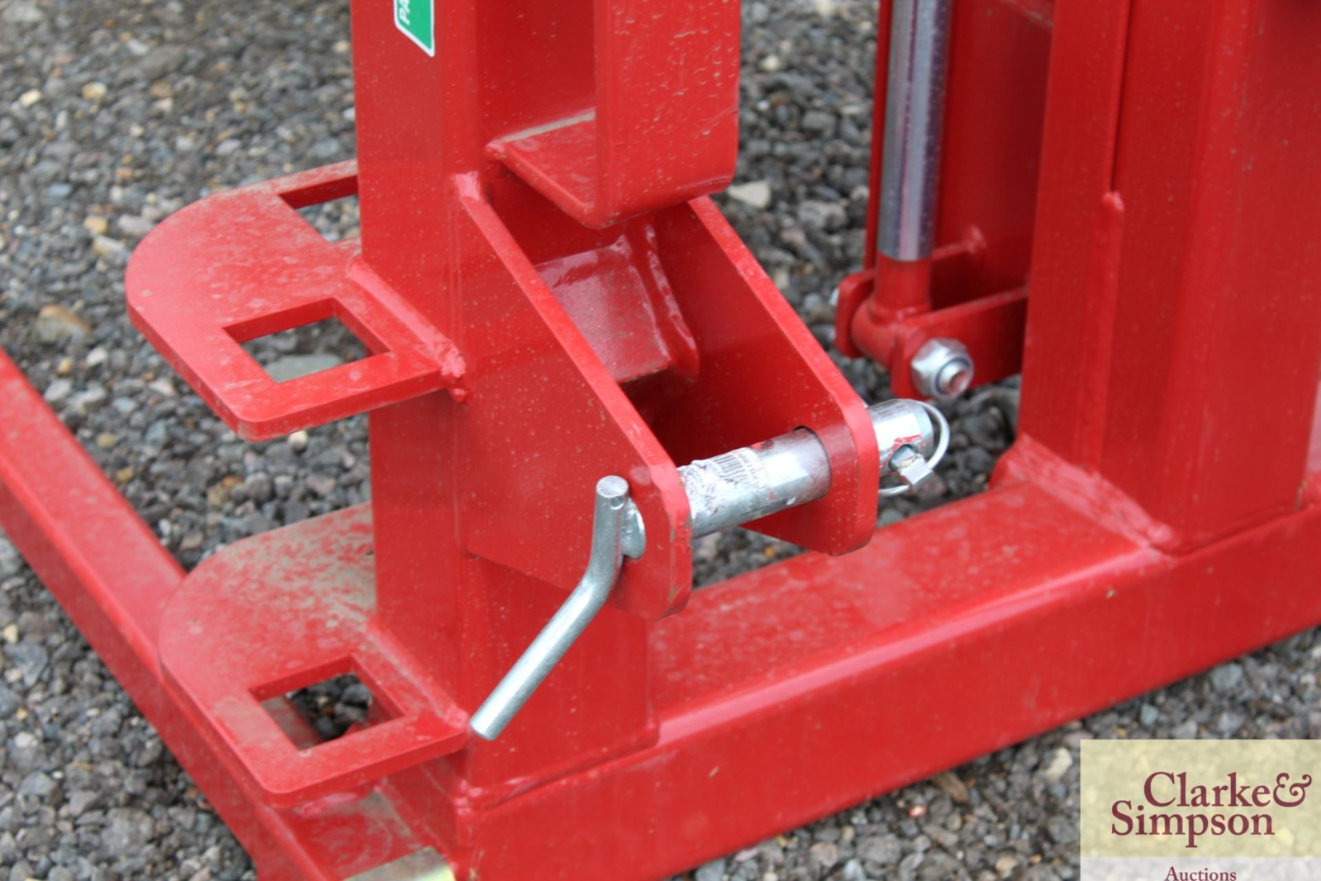 Malone Side Tilt linkage mounted post knocker. 2020. Serial number MRL03238. With hydraulic top - Image 8 of 20