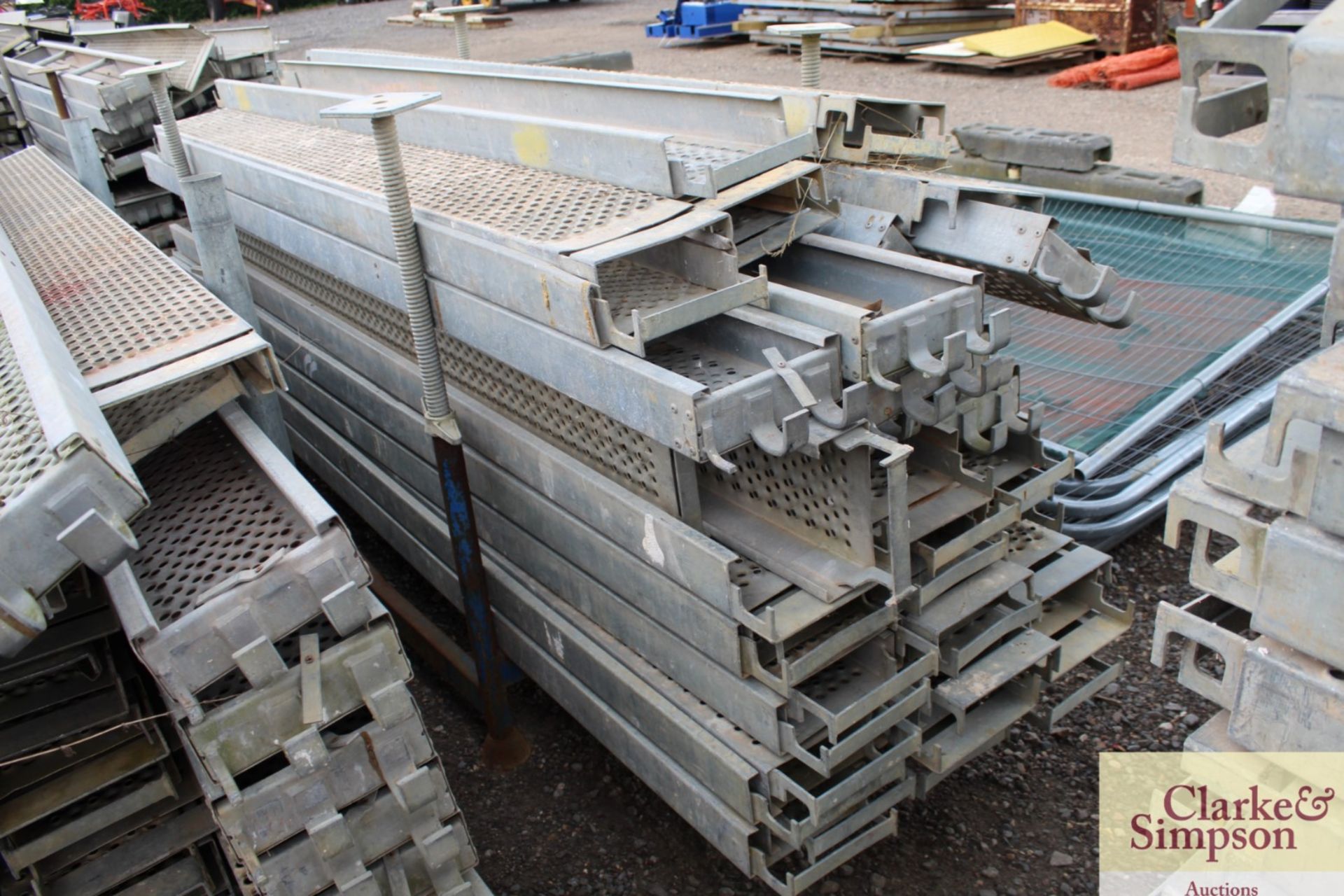 Stillage of Haki Scaffolding Steel and Aluminium Planks. Mainly 2500 and 3050. - Image 3 of 6