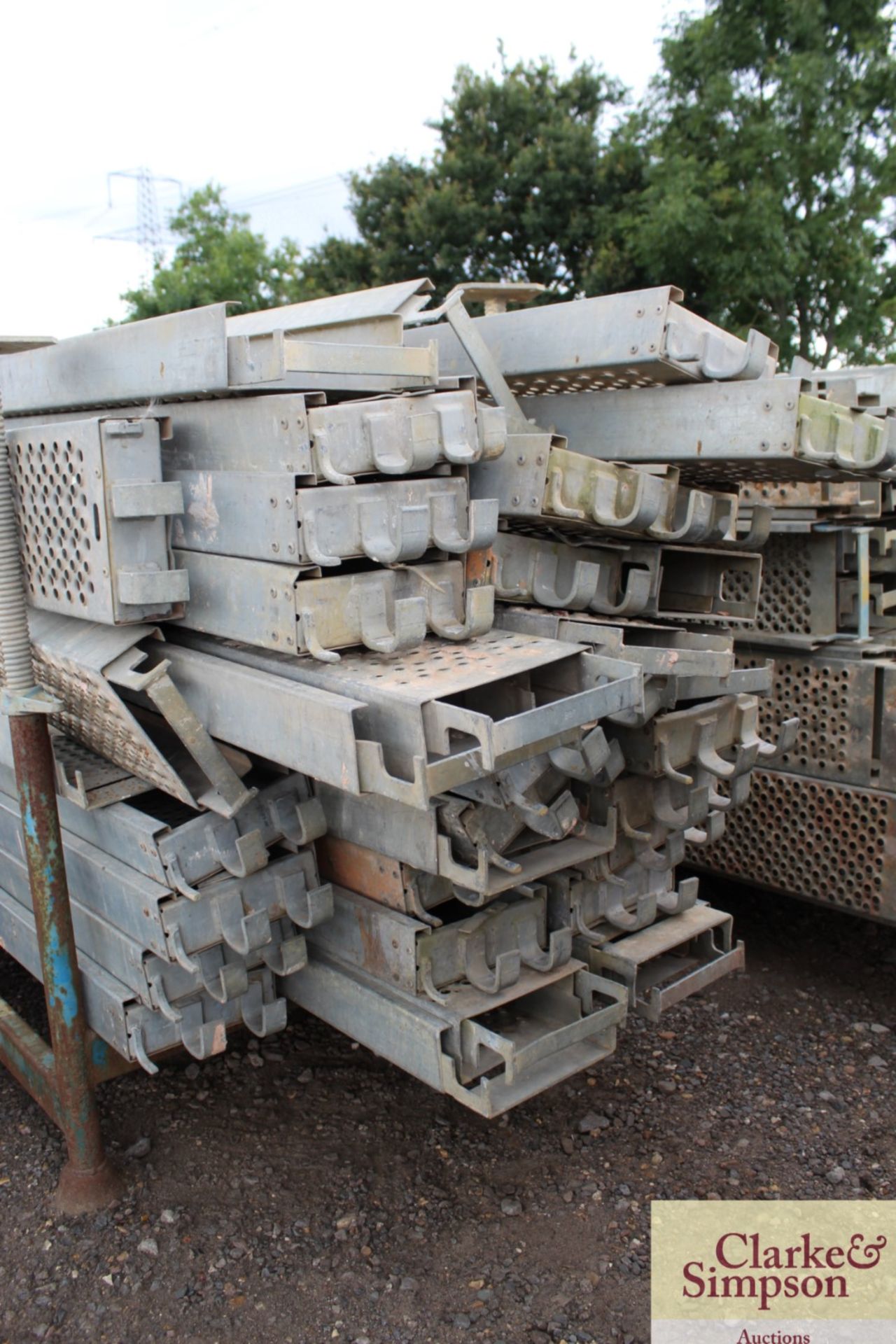 Stillage of Haki Scaffolding Steel and Aluminium Planks. Mainly 2500, some shorter. - Image 6 of 6