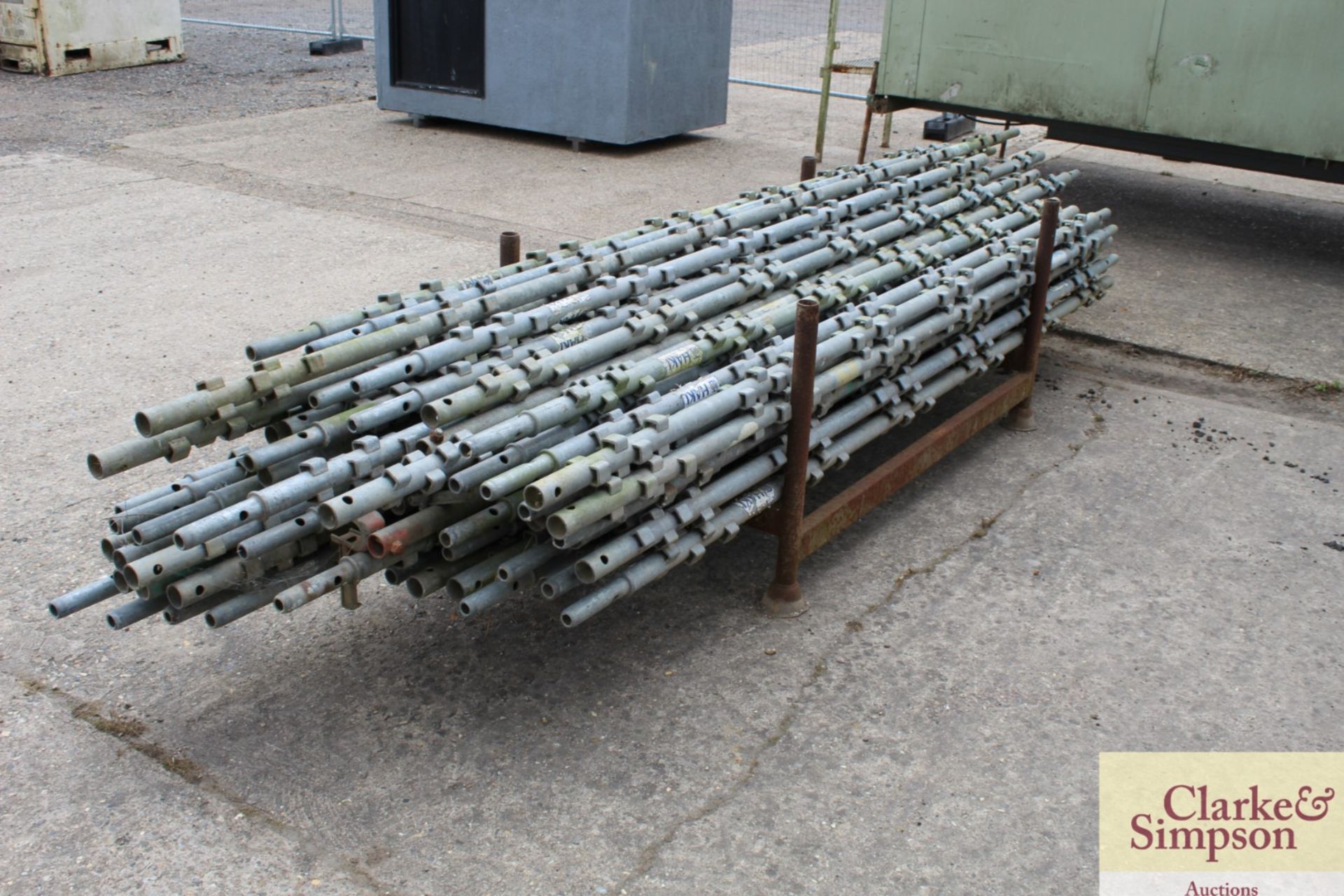 Stillage of Haki Scaffolding Standard S uprights. Mainly 3m & 4m. - Image 3 of 6