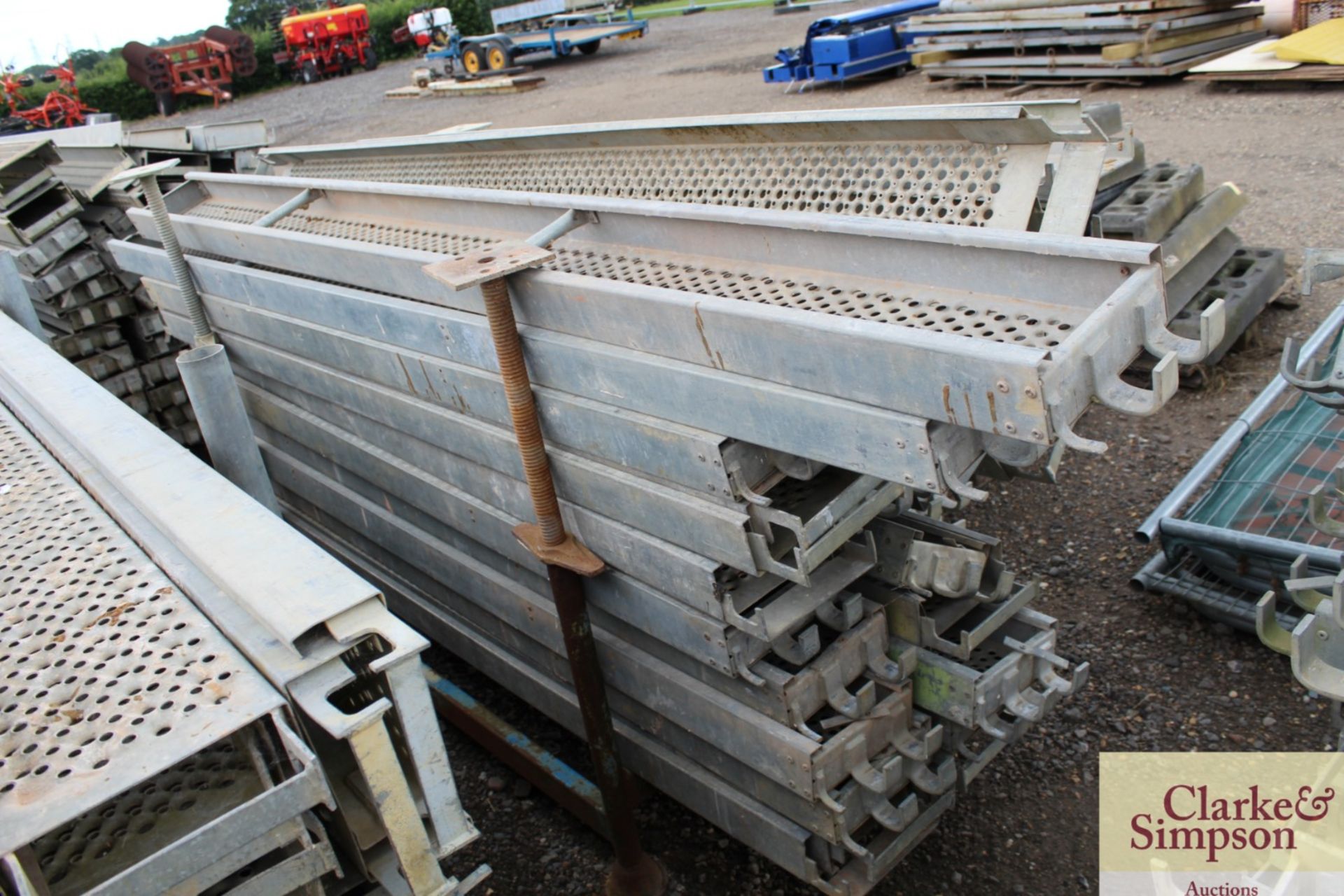 Stillage of Haki Scaffolding Steel and Aluminium Planks. Mainly 2500, some shorter. - Image 4 of 6