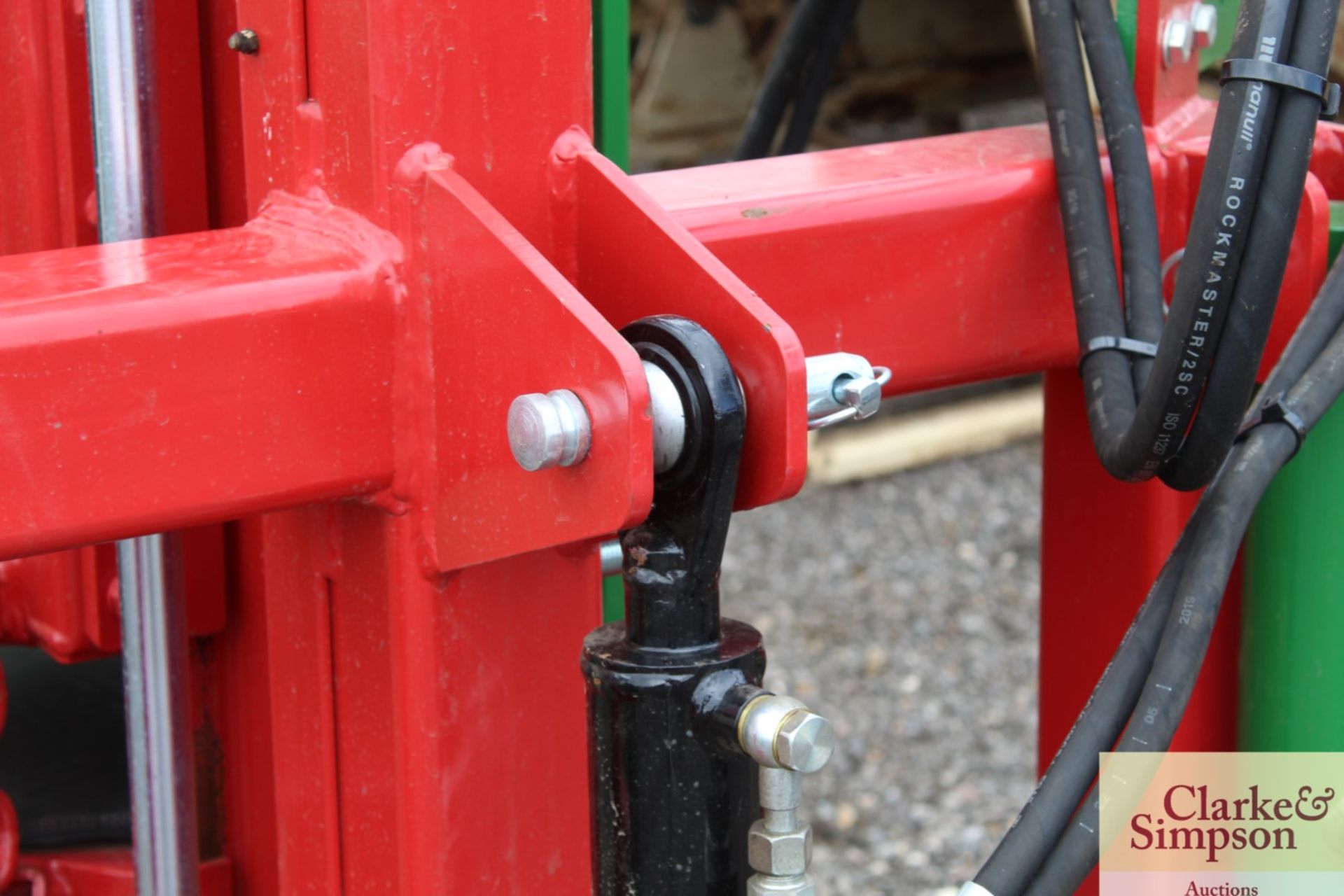 Malone Side Tilt linkage mounted post knocker. 2020. Serial number MRL03238. With hydraulic top - Image 9 of 20