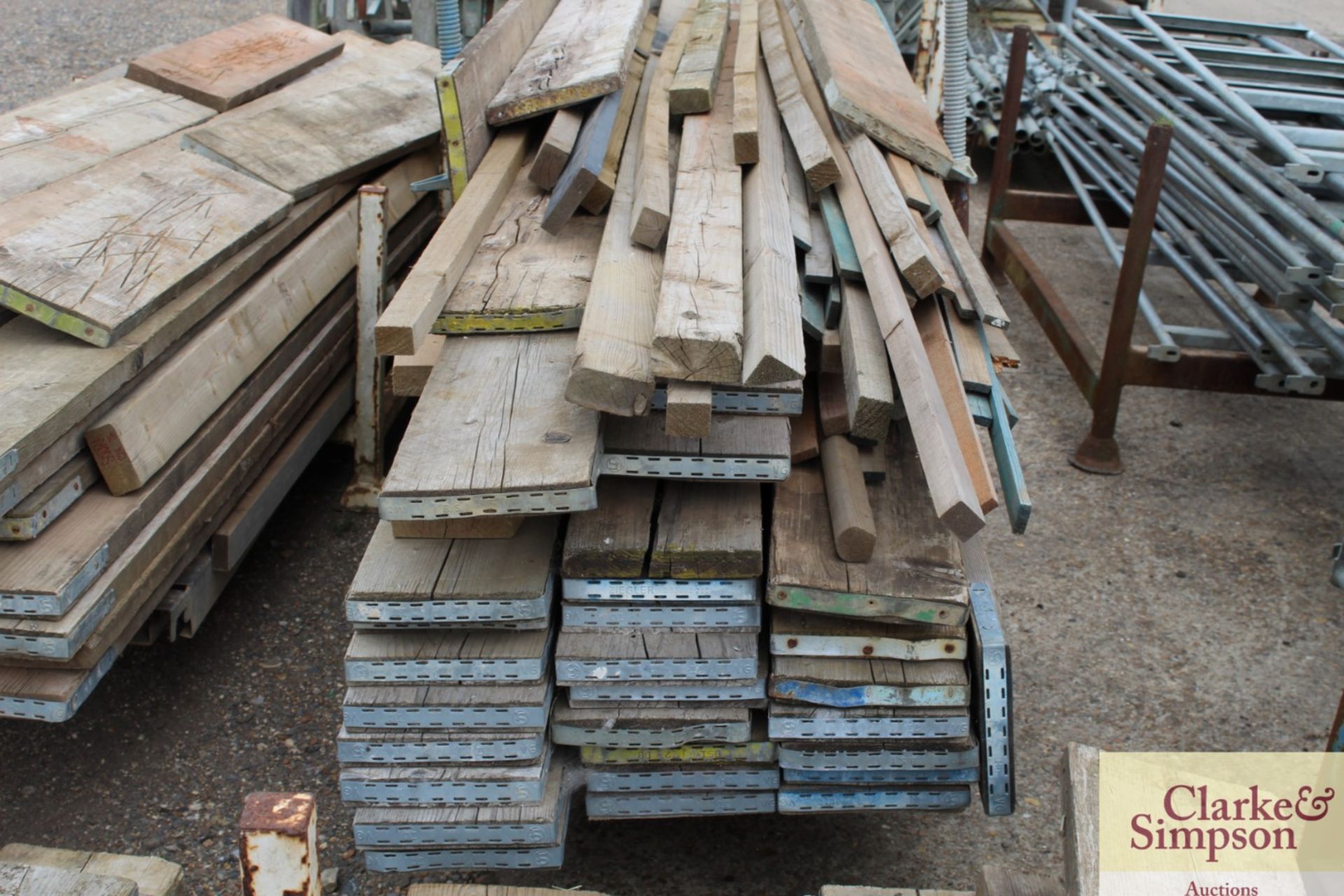 Stillage of scaffold boards and other timber. - Image 6 of 6