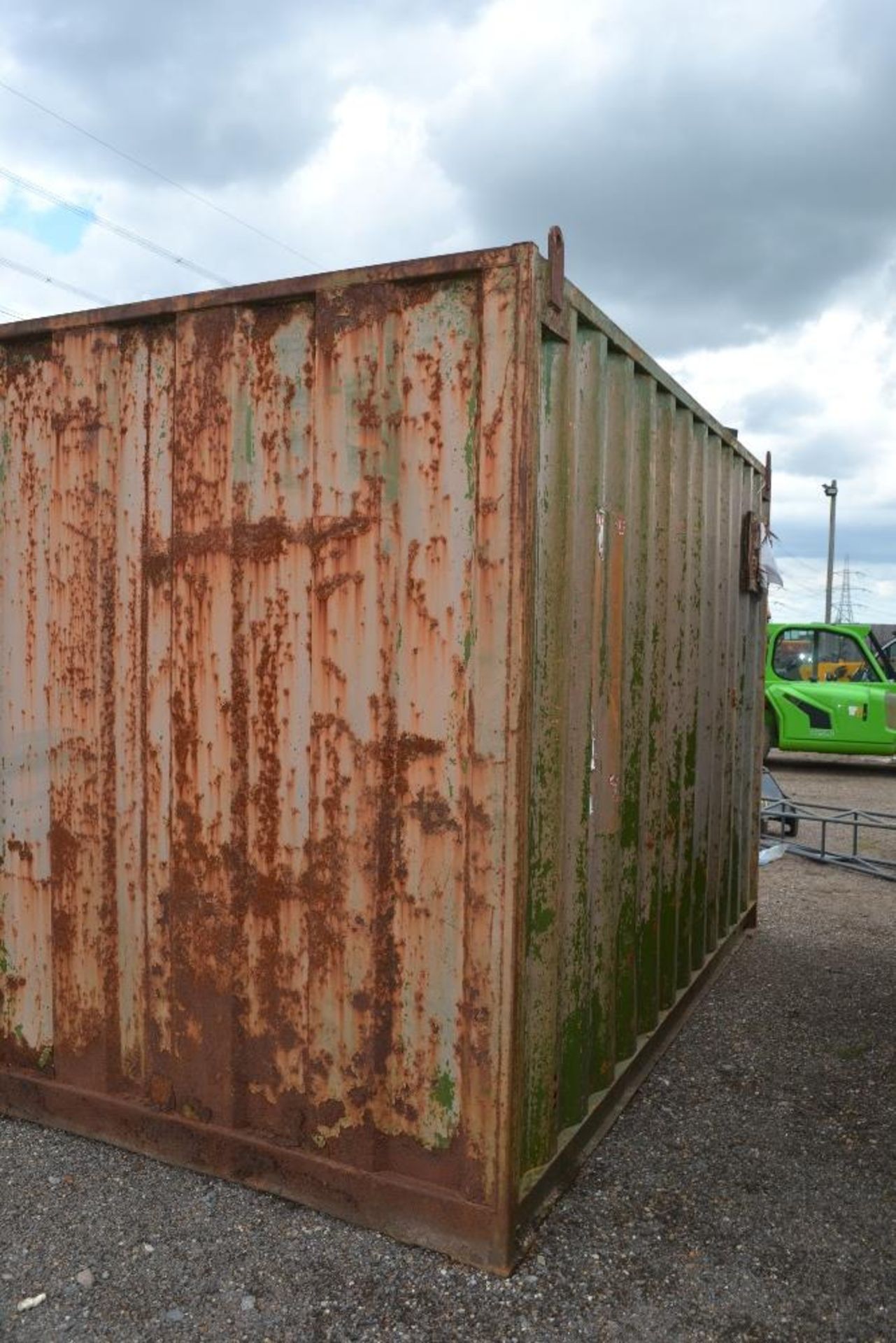 12ft x 8ft container. Loose contents not included. - Image 3 of 11