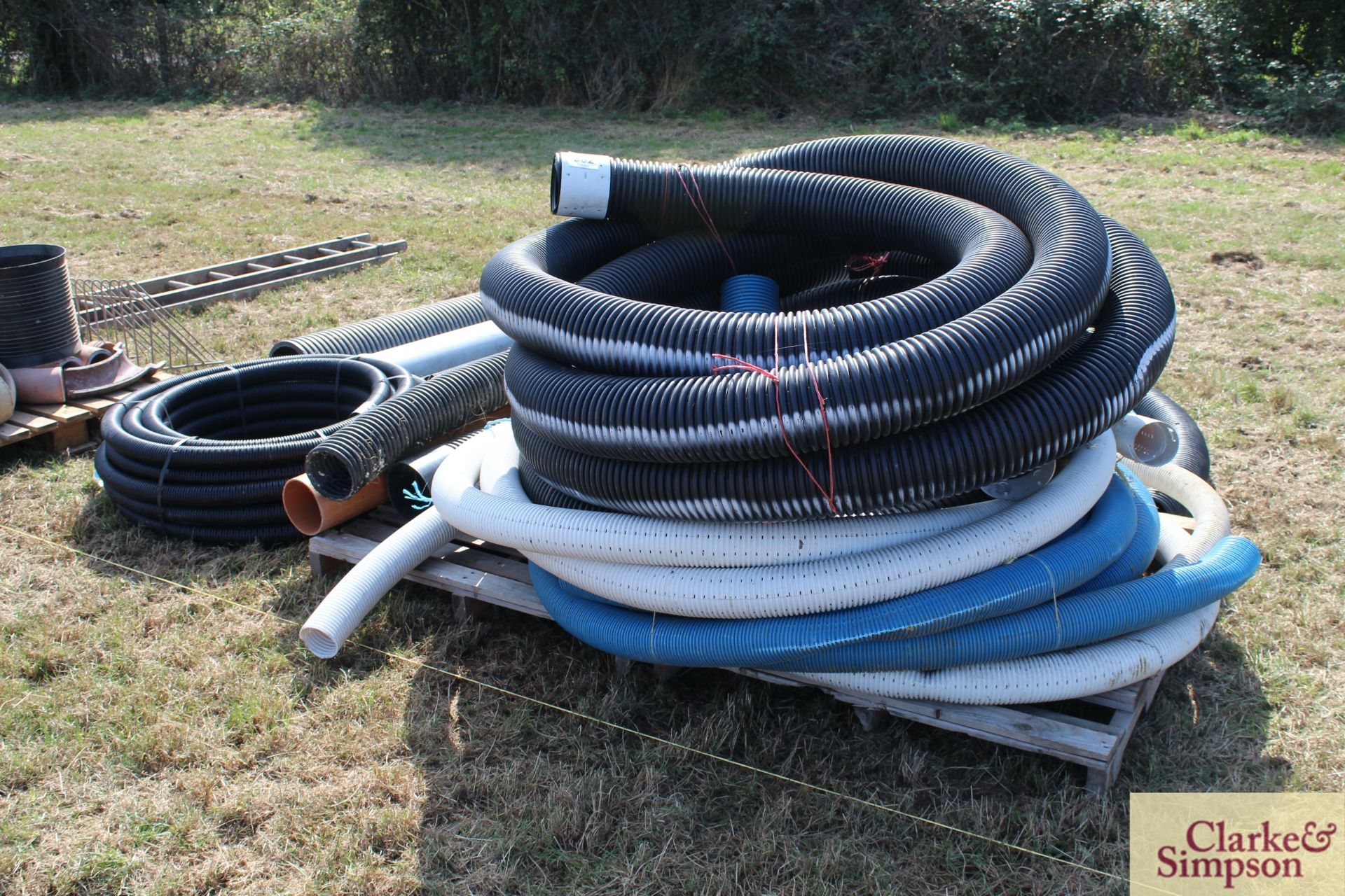 Large quantity of drainage pipe. - Image 2 of 4