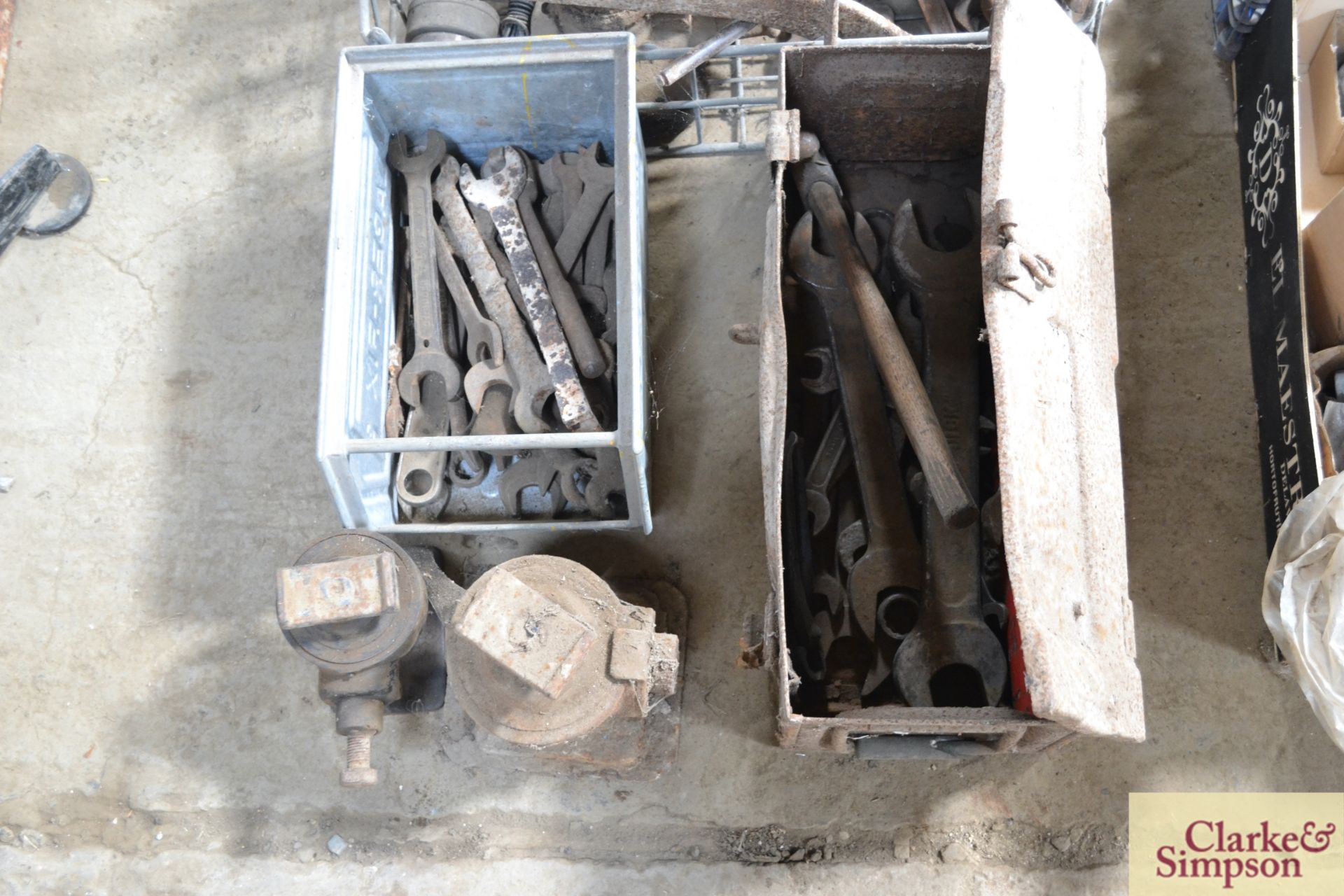 Large quantity of vintage tools and jacks. - Image 2 of 3