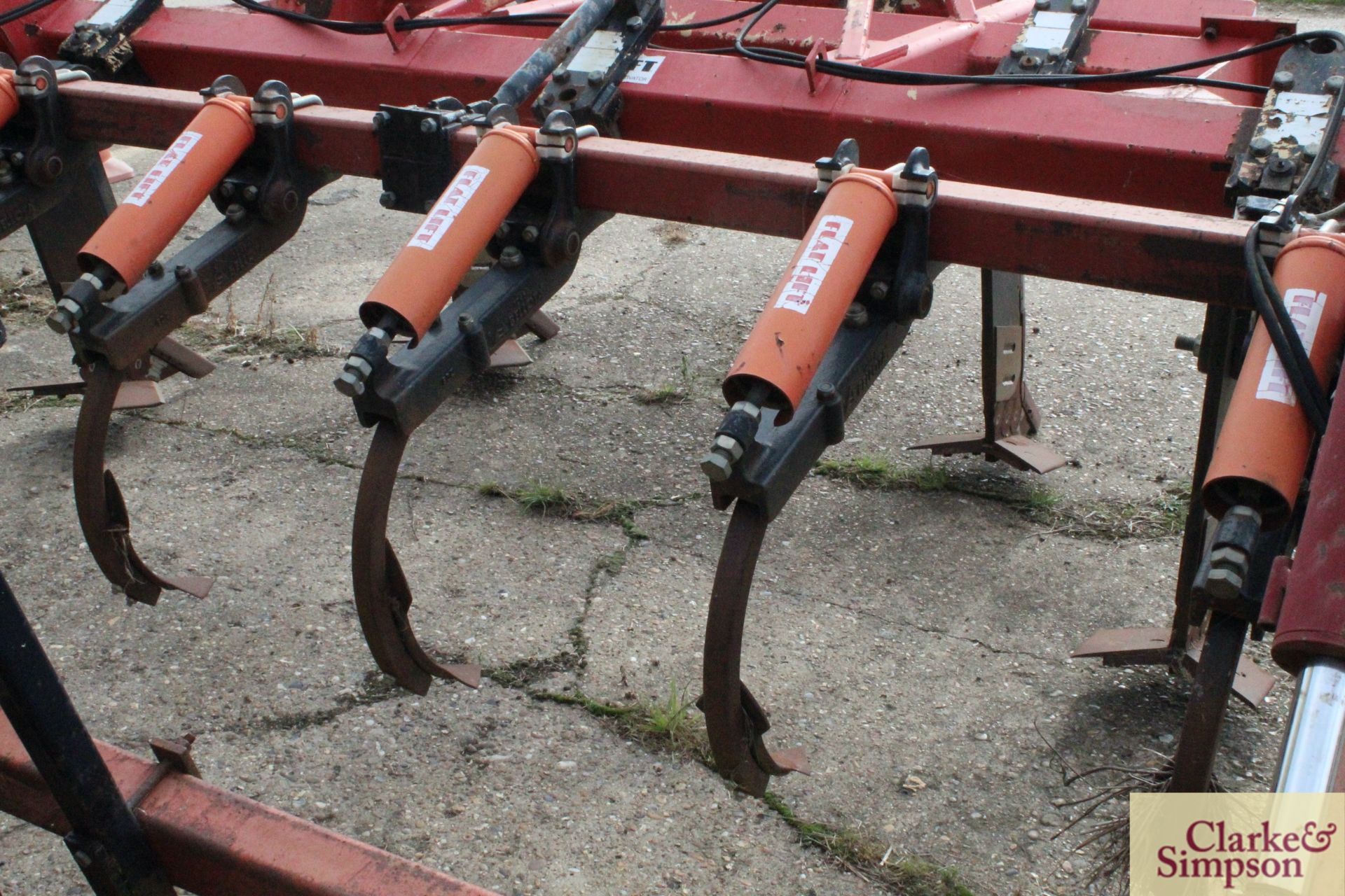 Spaldings Flat Lift FL5 five leg subsoiler. With swivel legs, six sprung loaded winged tines and - Image 14 of 17