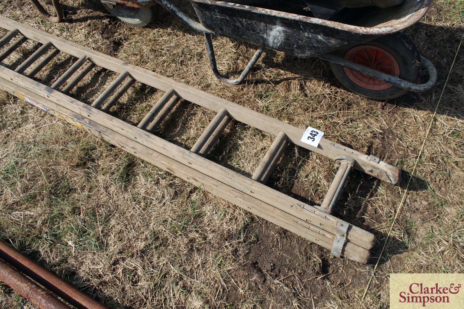 Wooden extending ladder. - Image 2 of 4