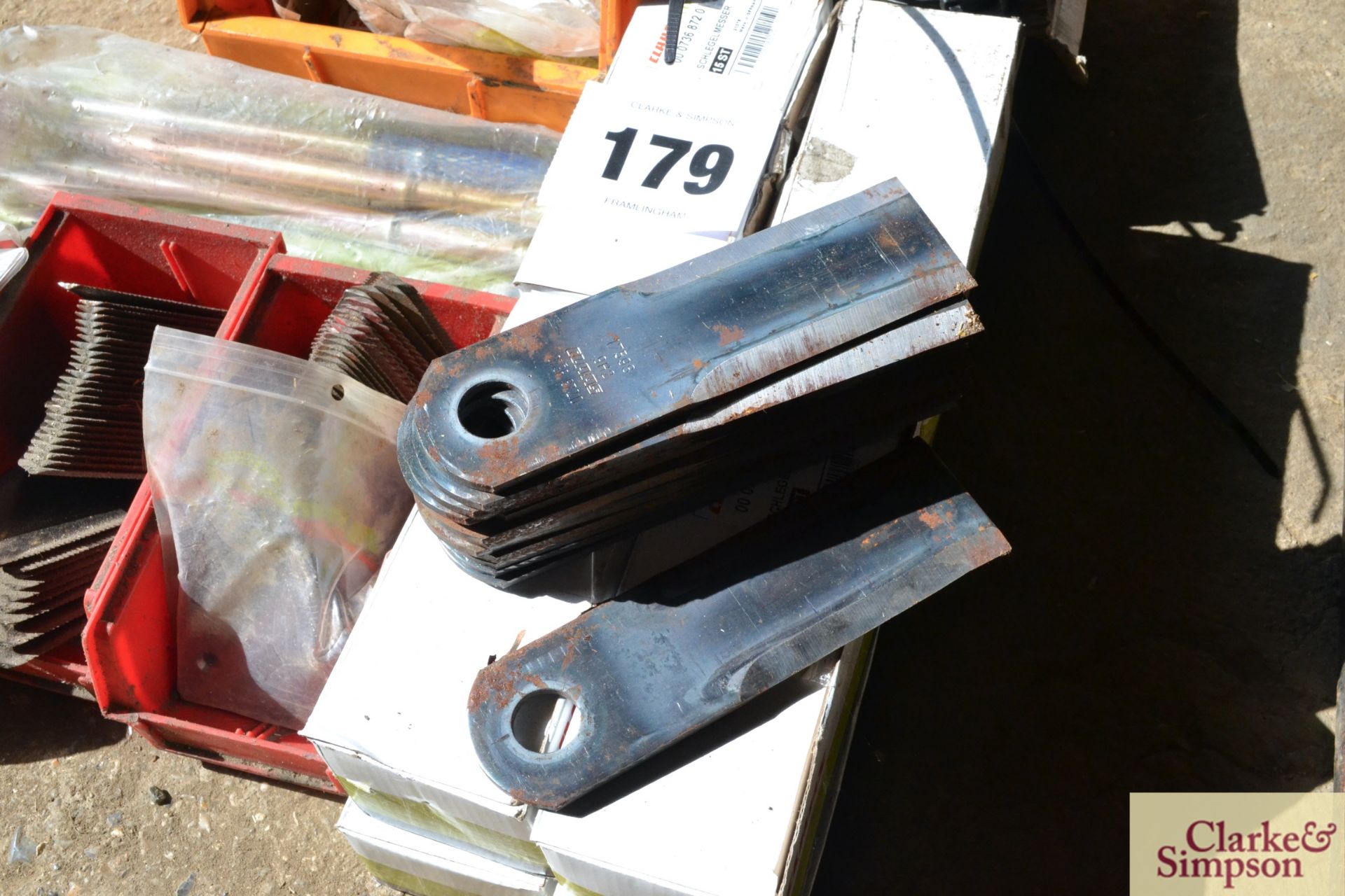 Quantity of Claas spares to include straw chopper knives, header knife sections, clamps etc. - Image 2 of 5