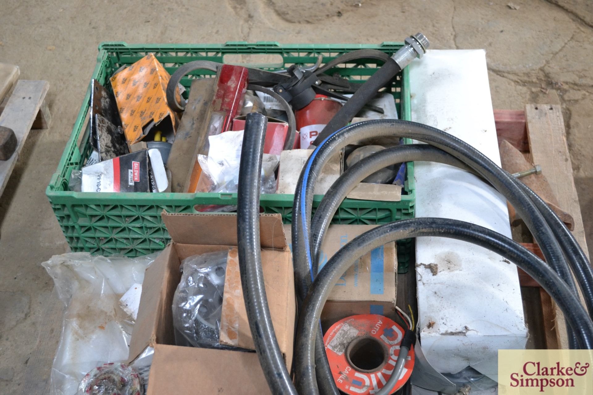 Pallet of various trailer and vehicle spares. - Image 4 of 4