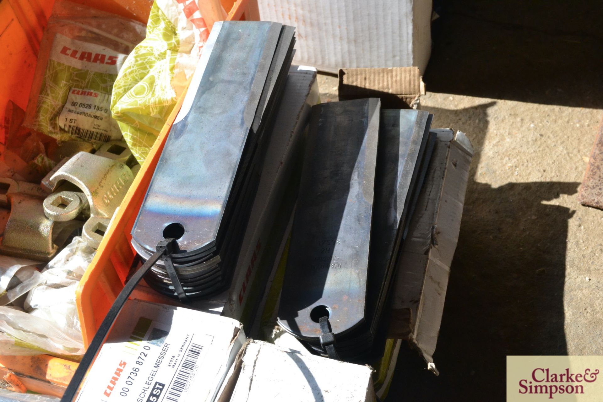 Quantity of Claas spares to include straw chopper knives, header knife sections, clamps etc. - Image 4 of 5