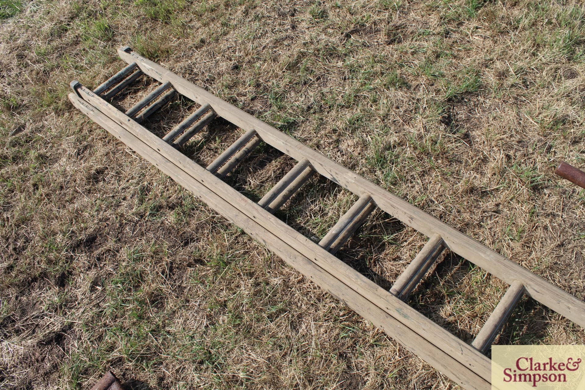 Wooden extending ladder. - Image 4 of 4