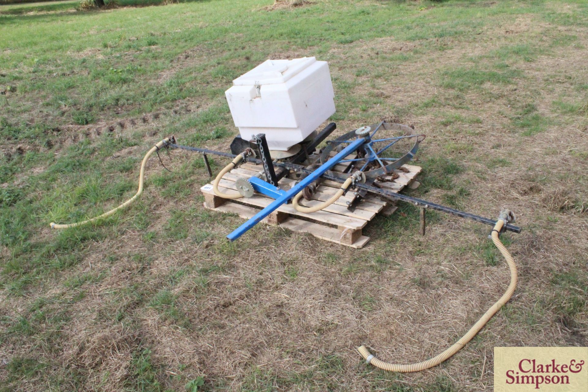 Spaldings land wheel drive four outlet seeder. Previously used with Lot 490. For spares or repair. - Image 2 of 6