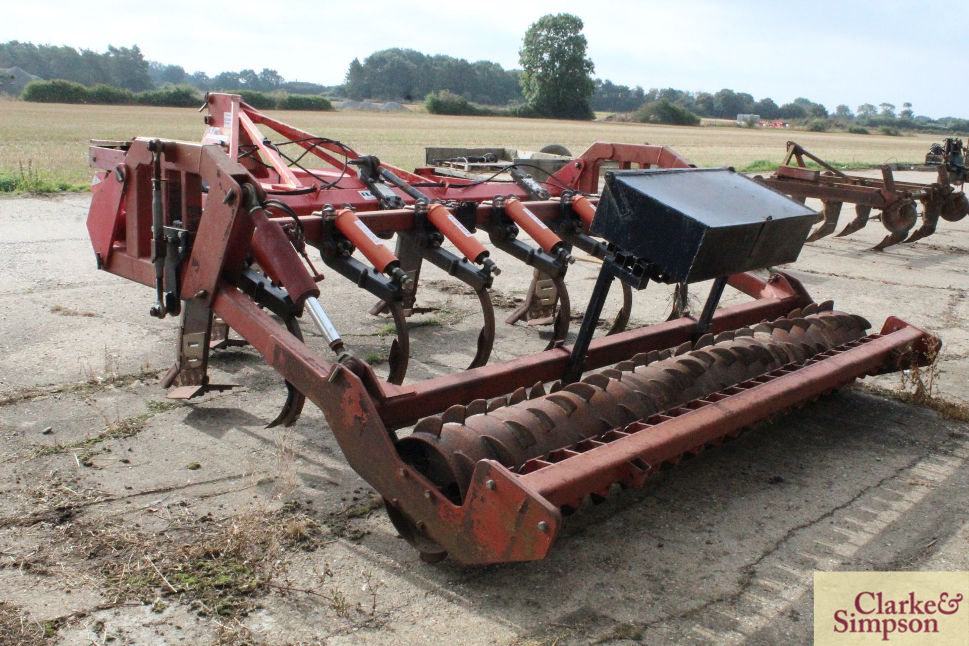 Spaldings Flat Lift FL5 five leg subsoiler. With swivel legs, six sprung loaded winged tines and - Image 3 of 17