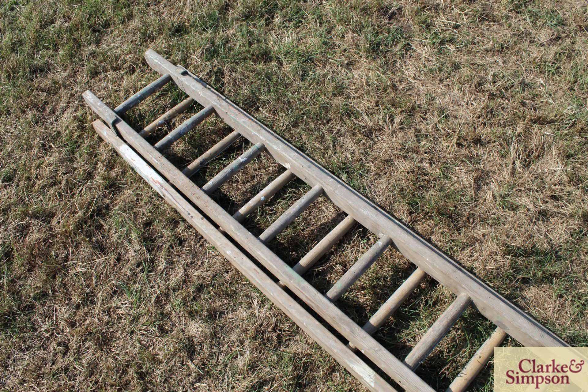 Wooden extending ladder. - Image 4 of 4