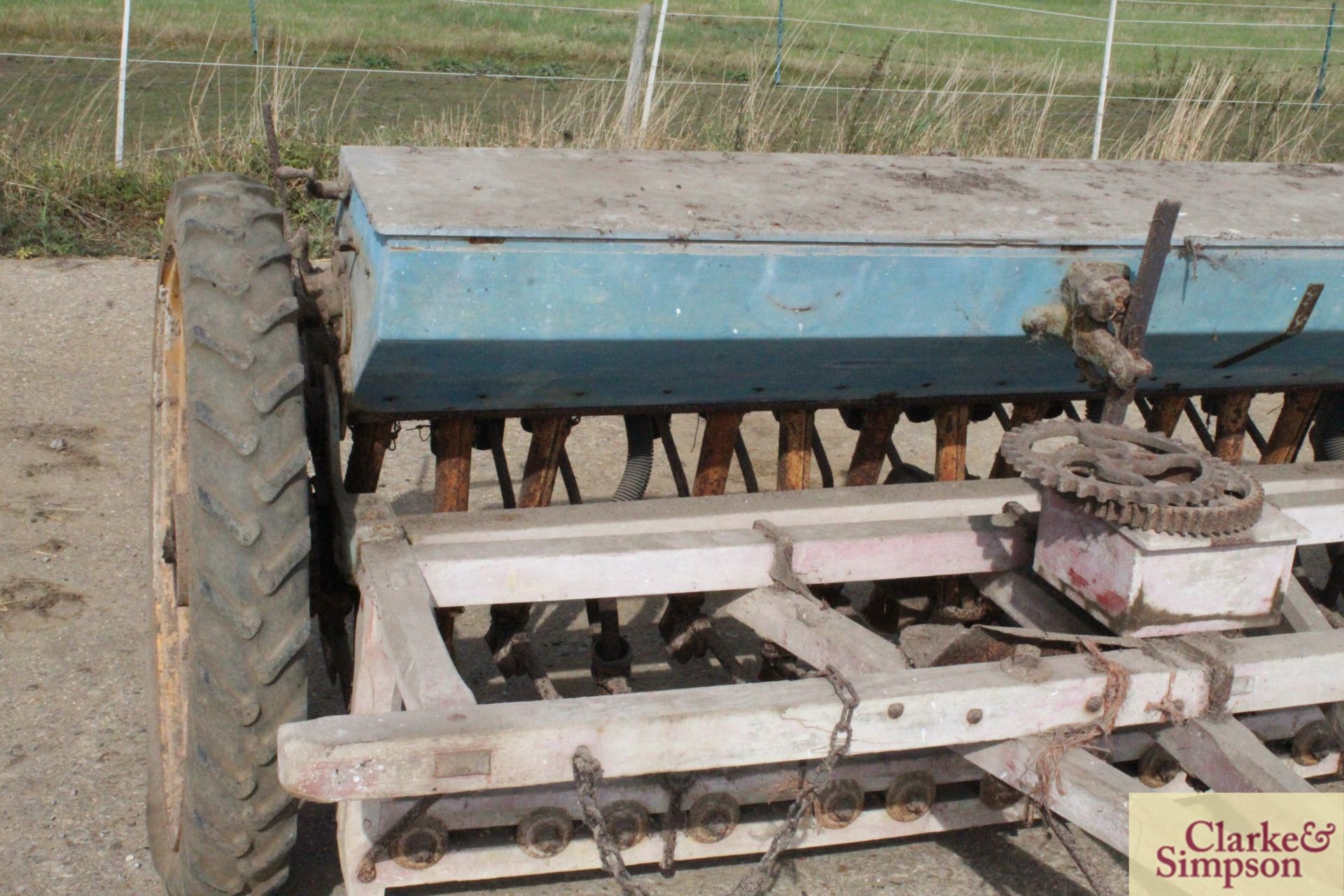 Smyth tractor drawn drill. With pneumatic row crop wheels and tyres. - Image 6 of 12