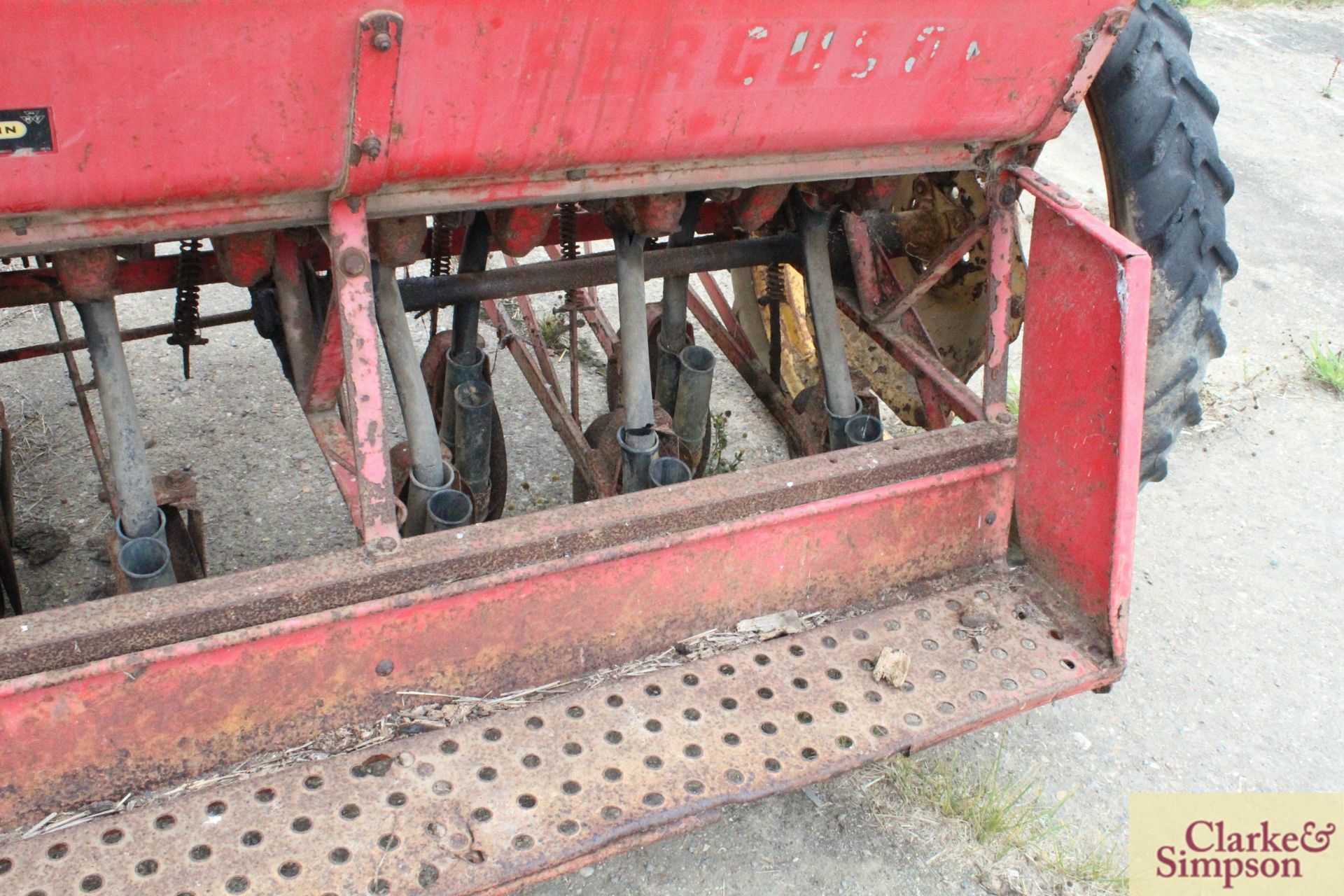 Massey Ferguson 29 3m trailed dill. With disc coulters. - Image 7 of 17