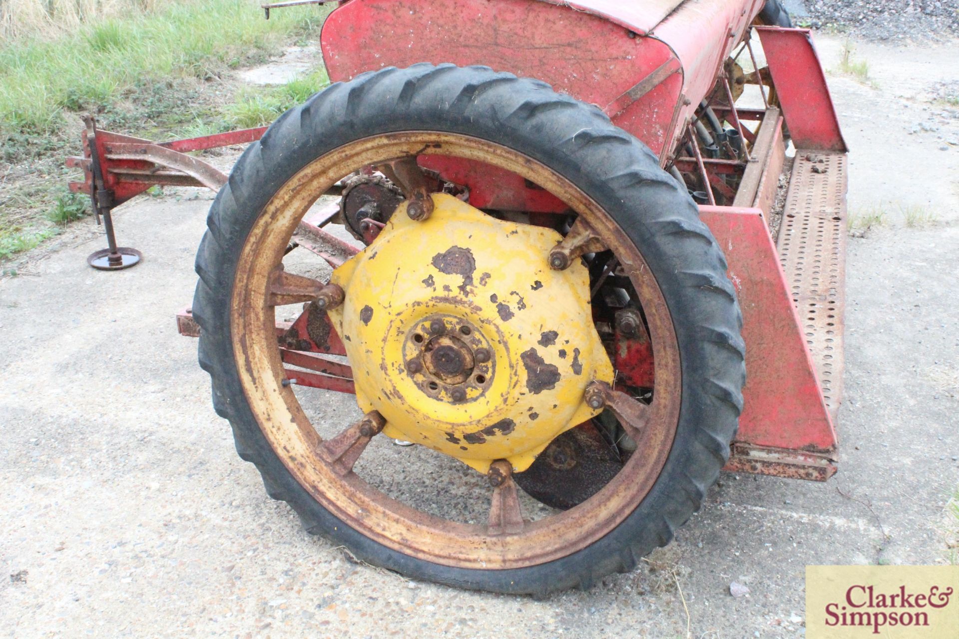Massey Ferguson 29 3m trailed dill. With disc coulters. - Image 5 of 17