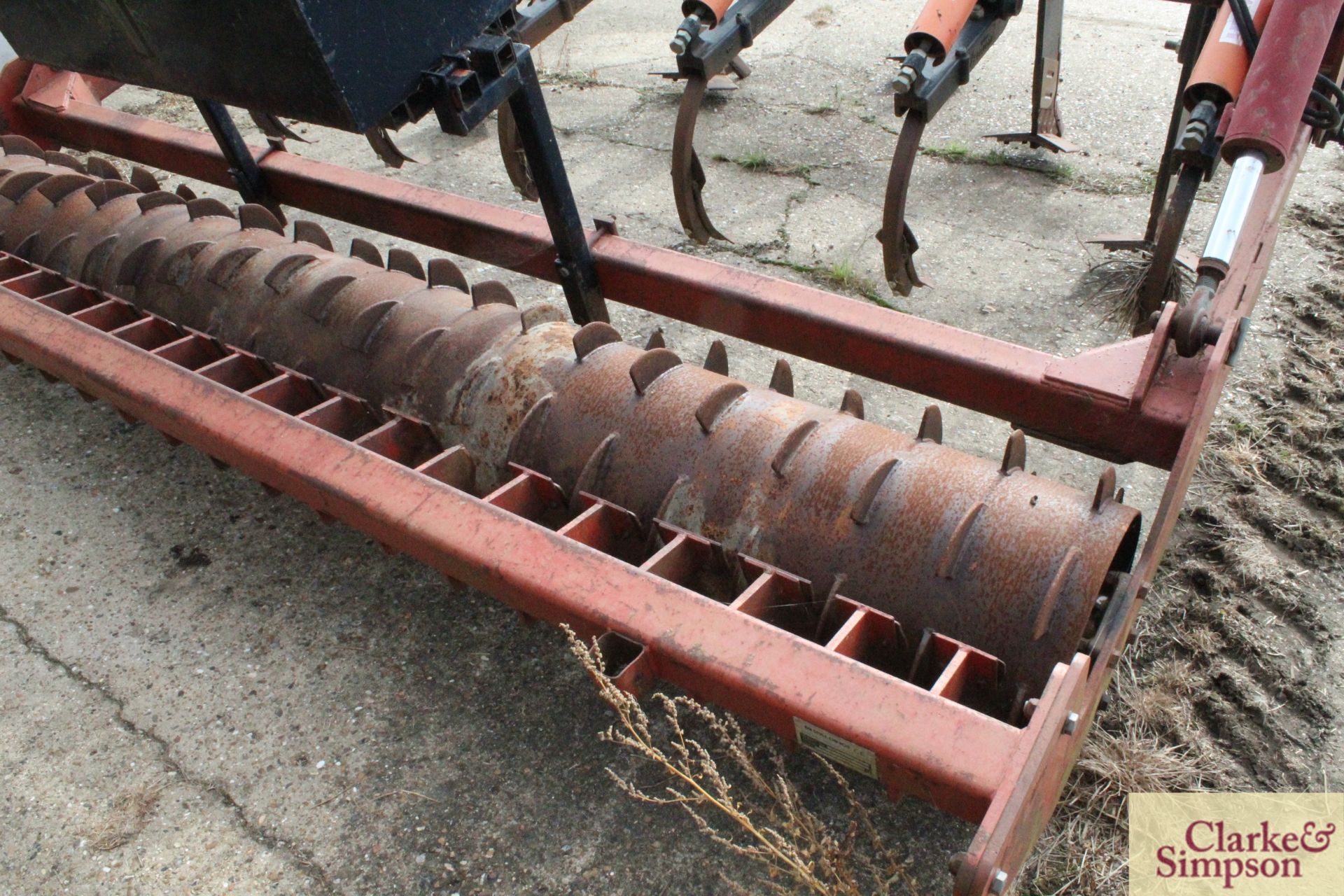 Spaldings Flat Lift FL5 five leg subsoiler. With swivel legs, six sprung loaded winged tines and - Image 13 of 17