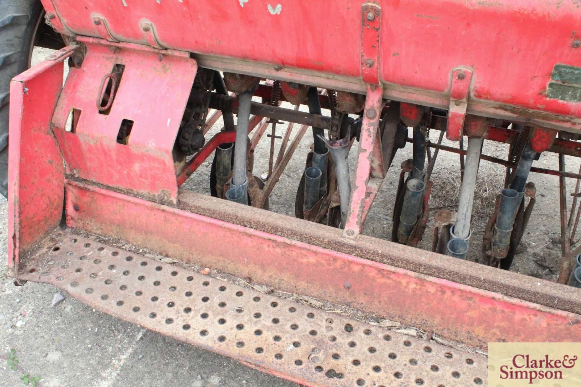 Massey Ferguson 29 3m trailed dill. With disc coulters. - Image 8 of 17