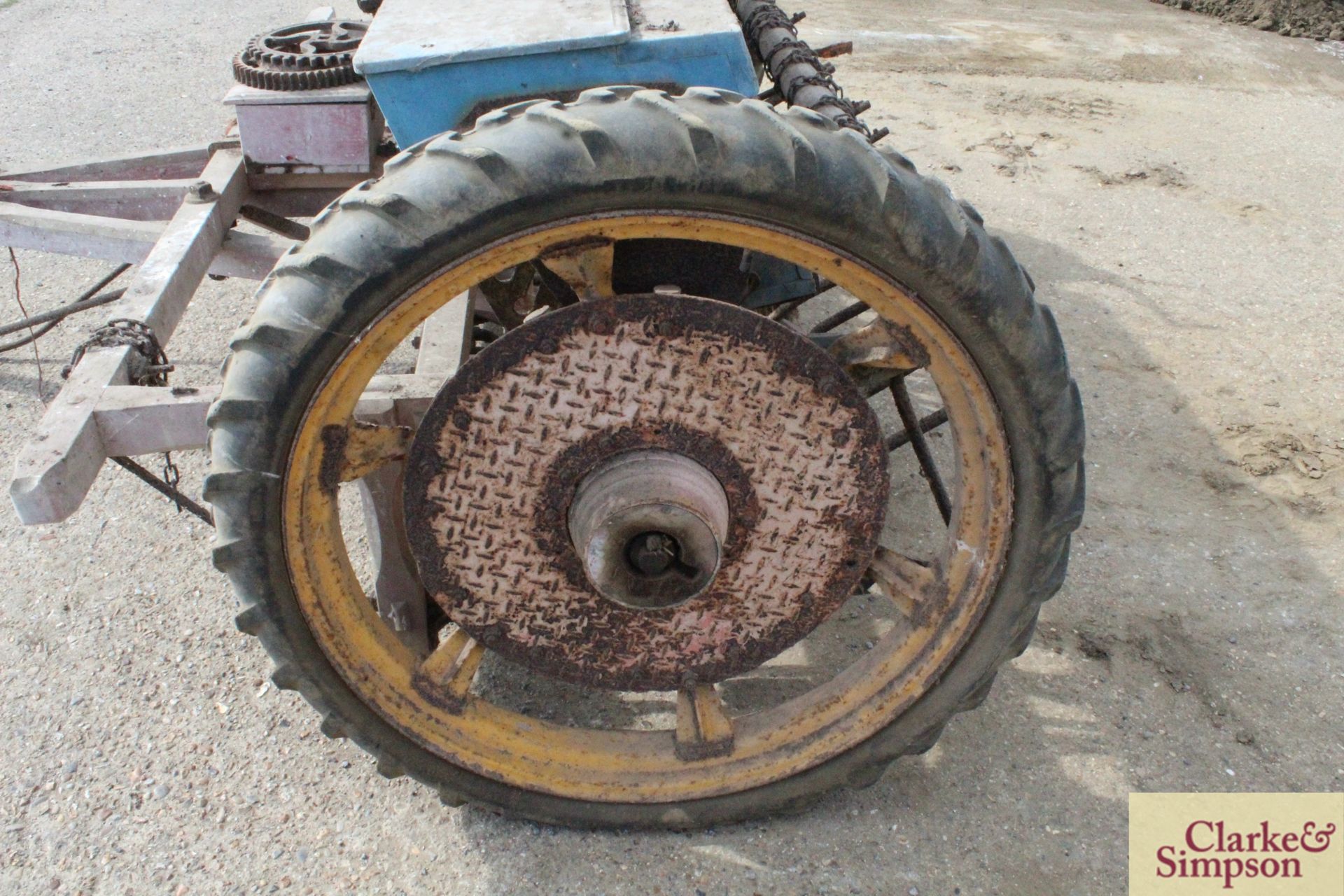 Smyth tractor drawn drill. With pneumatic row crop wheels and tyres. - Image 11 of 12