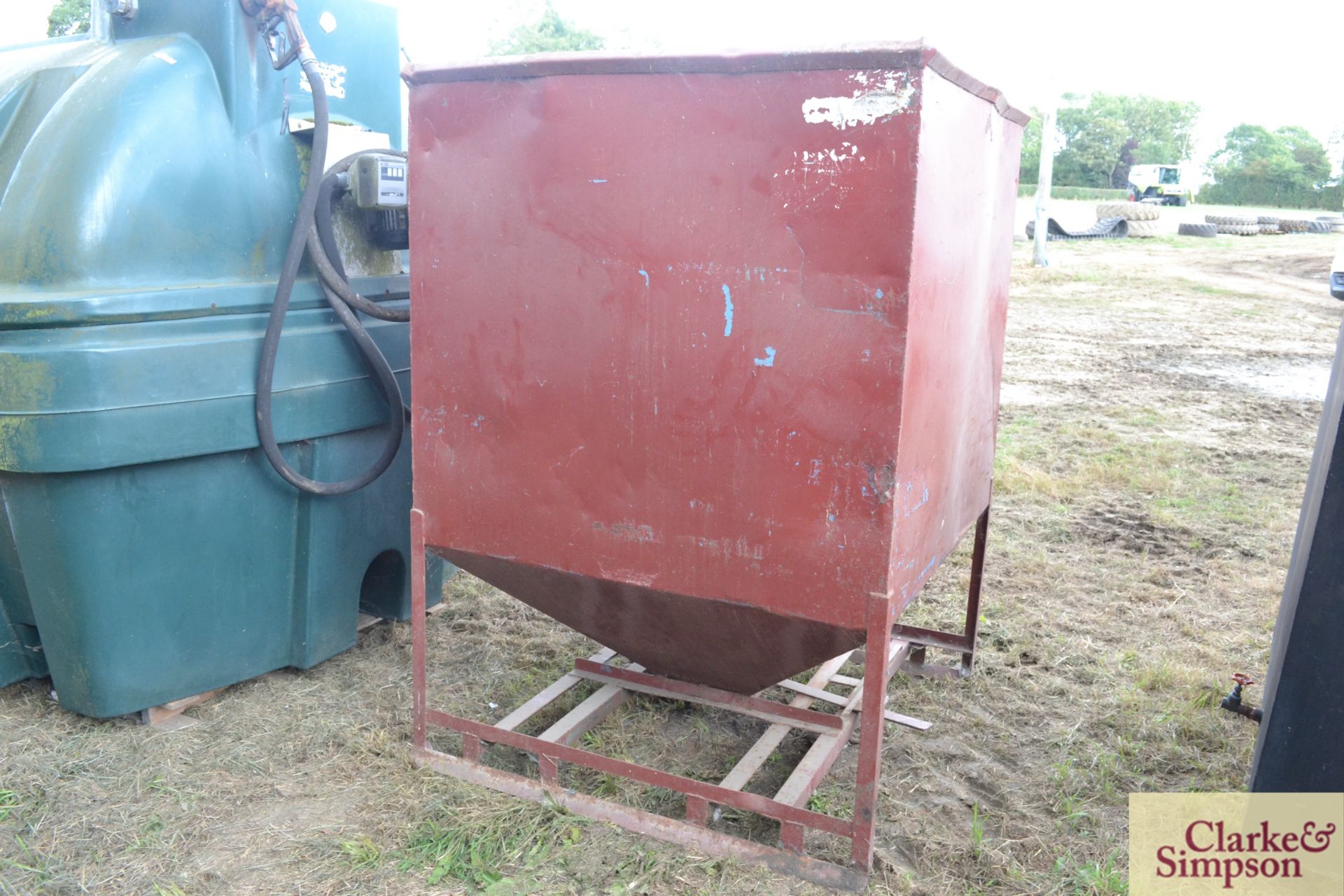 Forklift mounted bottom discharge hopper. - Image 3 of 3