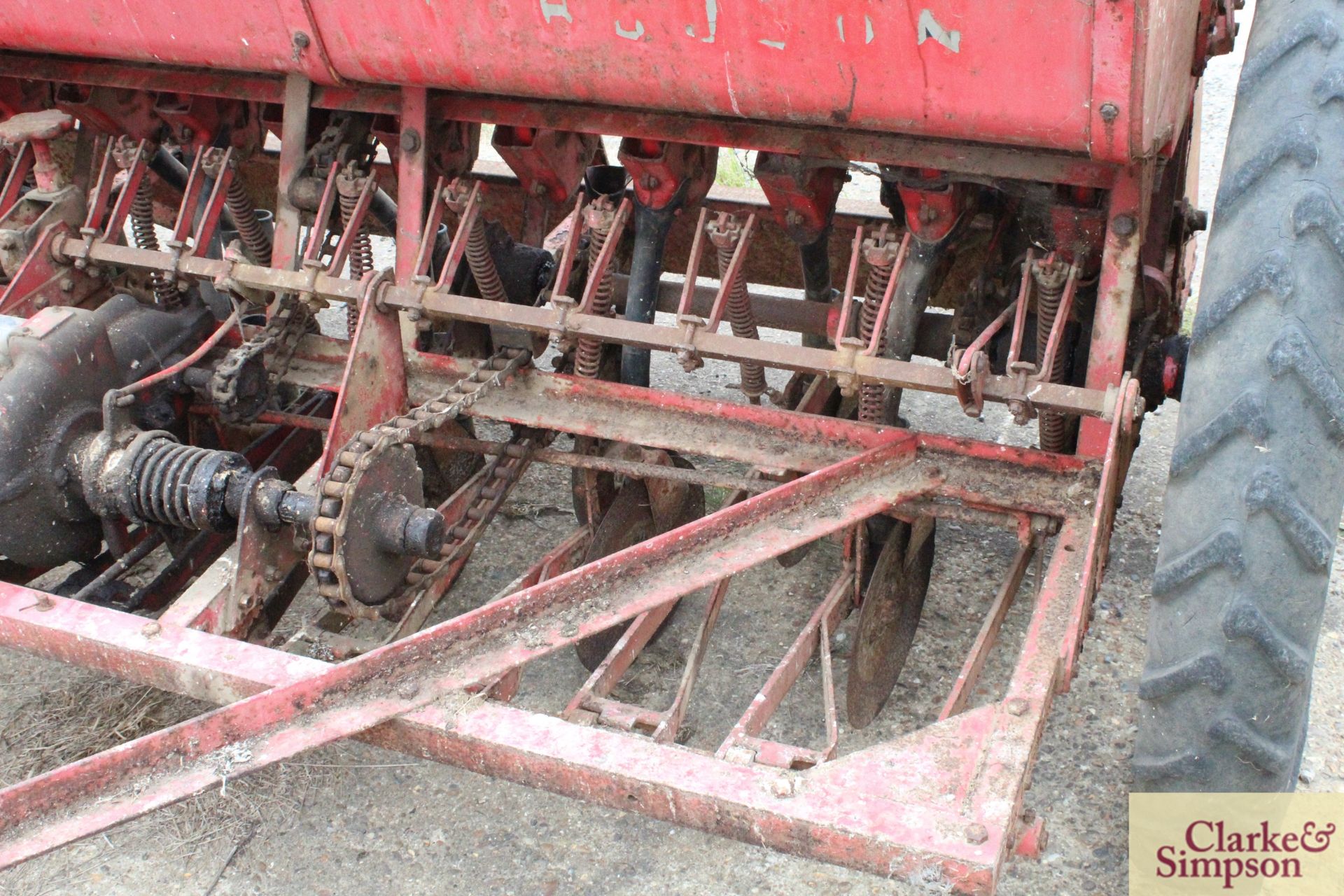 Massey Ferguson 29 3m trailed dill. With disc coulters. - Image 9 of 17