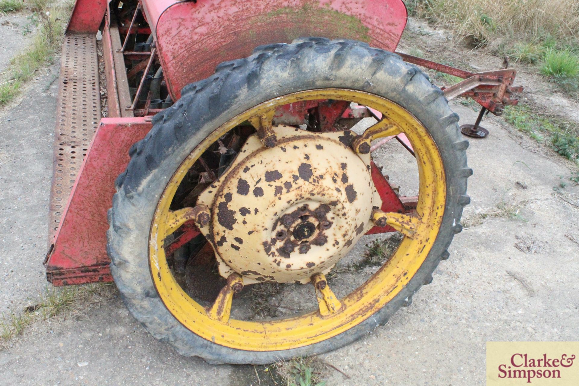 Massey Ferguson 29 3m trailed dill. With disc coulters. - Image 6 of 17