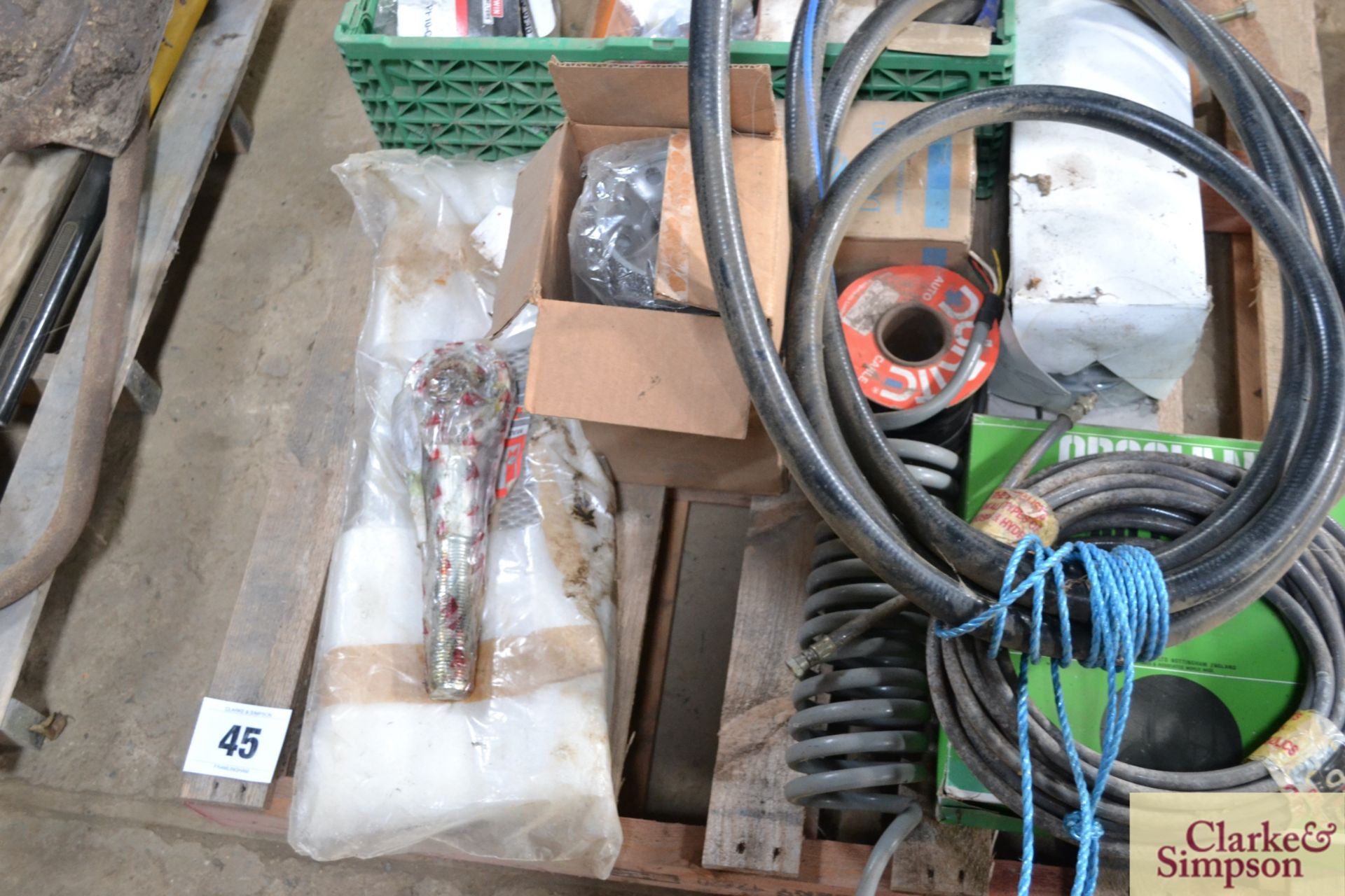 Pallet of various trailer and vehicle spares. - Image 3 of 4