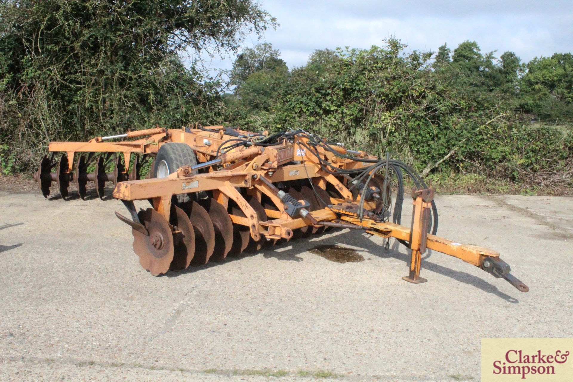 Simba 23C 4m hydraulic folding trailed discs. Model ODH/23C/32/FW. Serial number 78389027. With