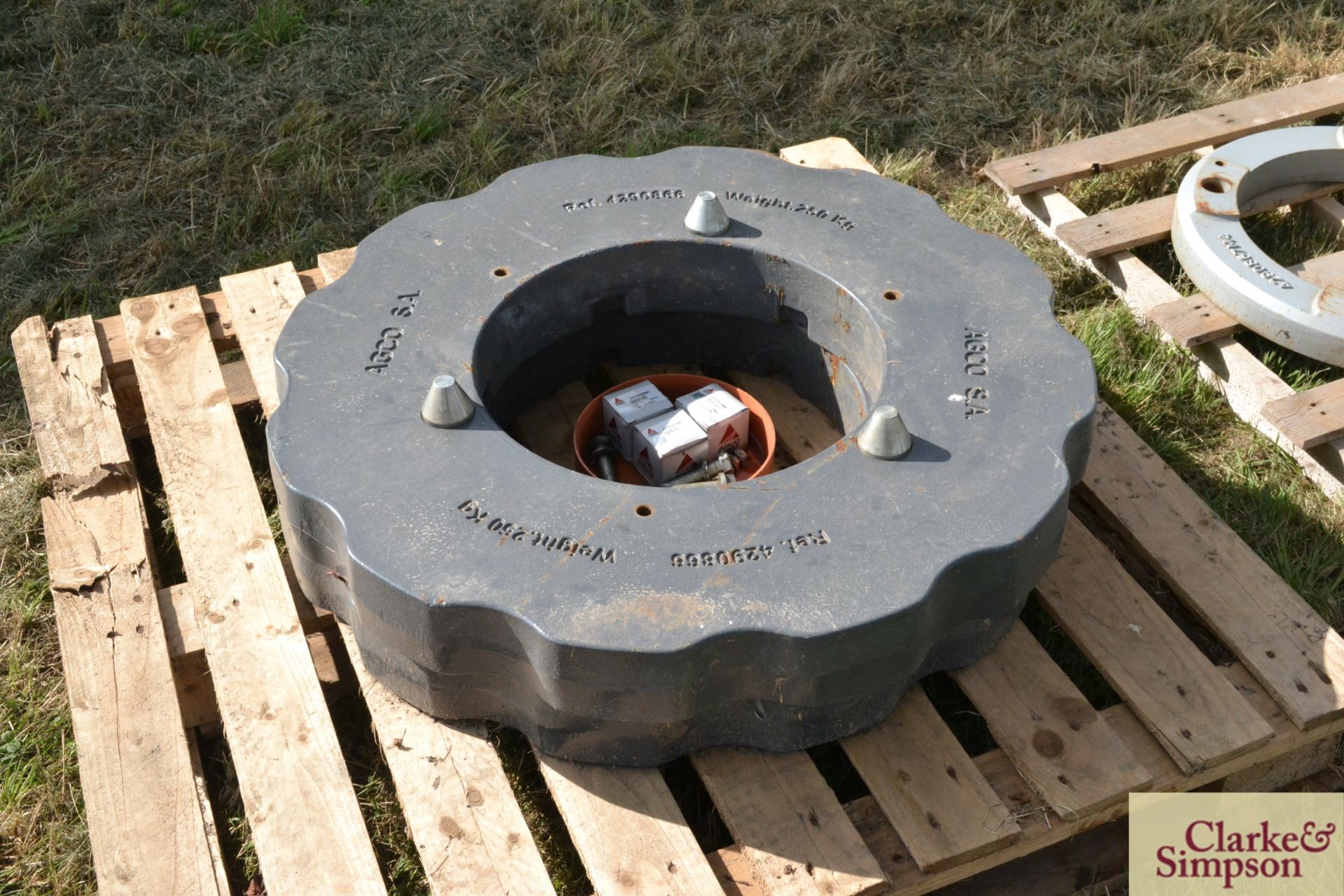 4x 250kg AGCO rear wheel weights. - Image 3 of 6