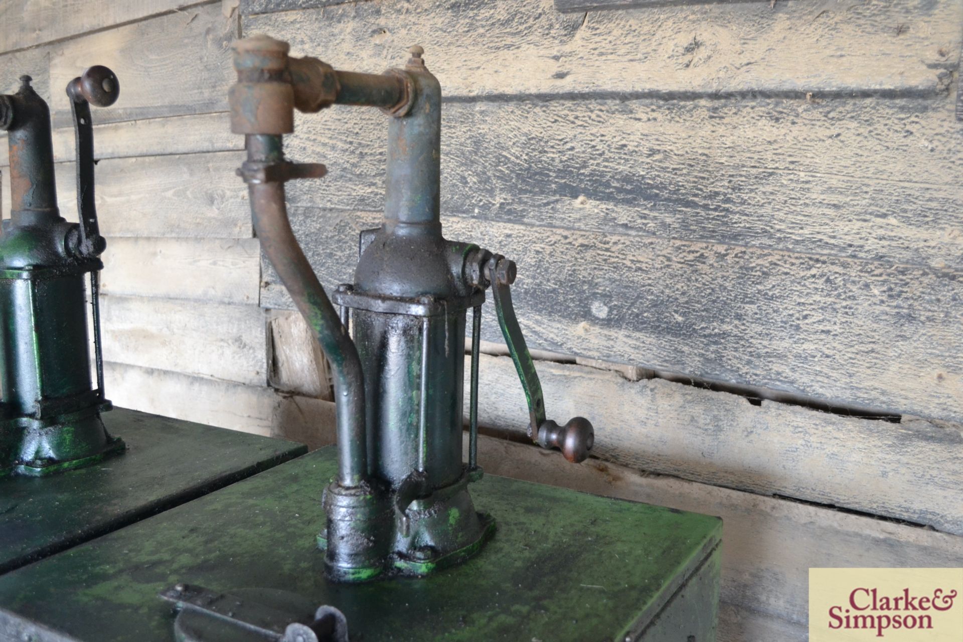 Glidol oil tank and pump. - Image 2 of 3