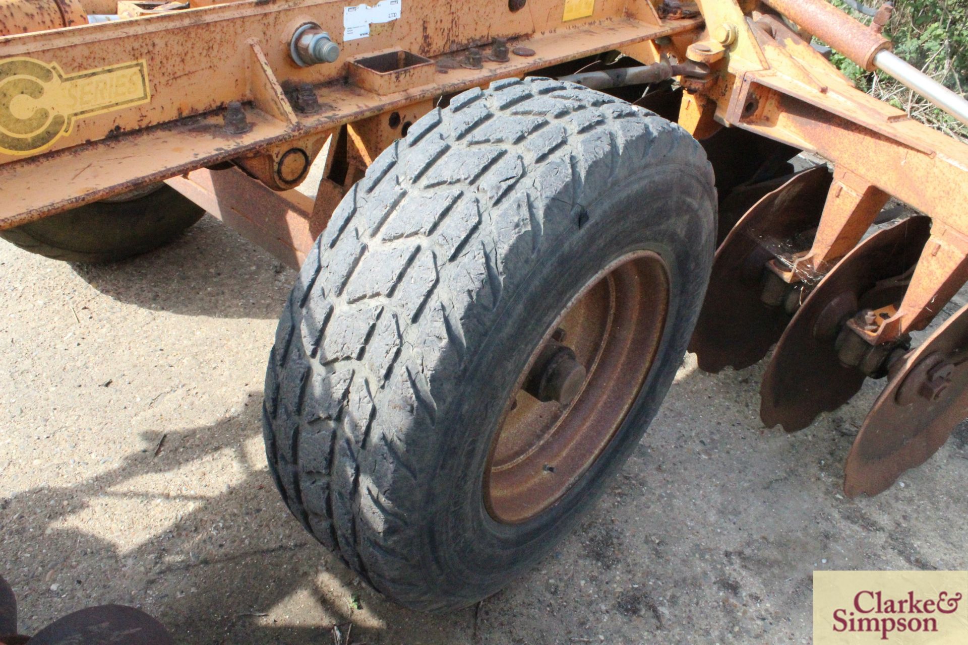 Simba 23C 4m hydraulic folding trailed discs. Model ODH/23C/32/FW. Serial number 78389027. With - Image 15 of 24