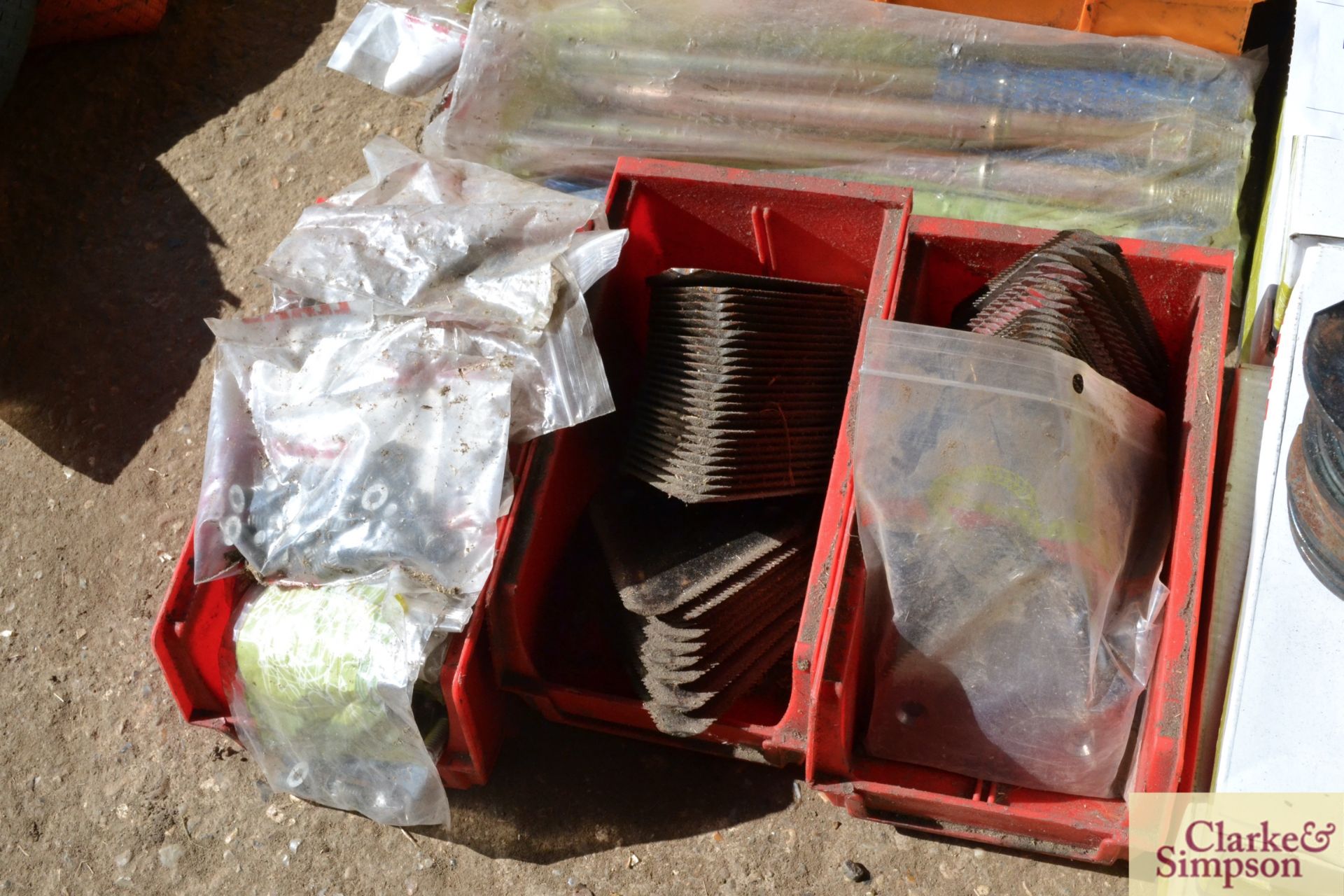 Quantity of Claas spares to include straw chopper knives, header knife sections, clamps etc. - Image 3 of 5