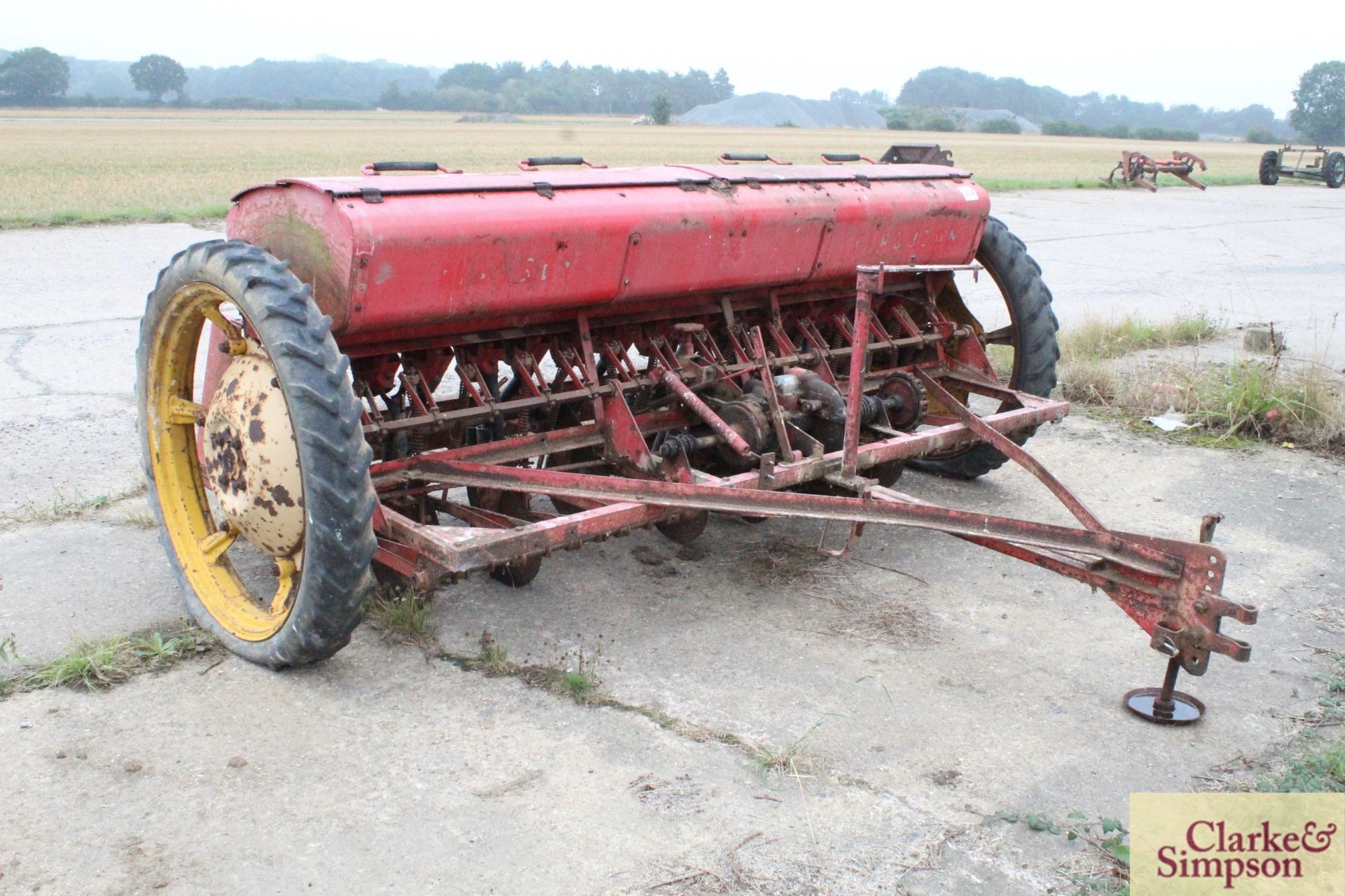 Massey Ferguson 29 3m trailed dill. With disc coulters. - Image 2 of 17