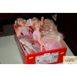 A quantity of Barbie and Cindy dolls