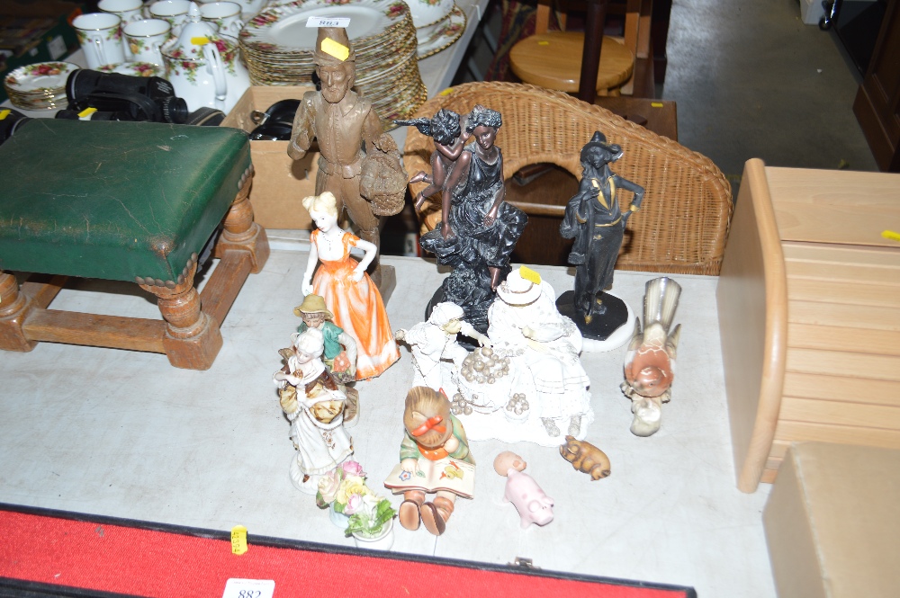 A quantity of decorative figurines