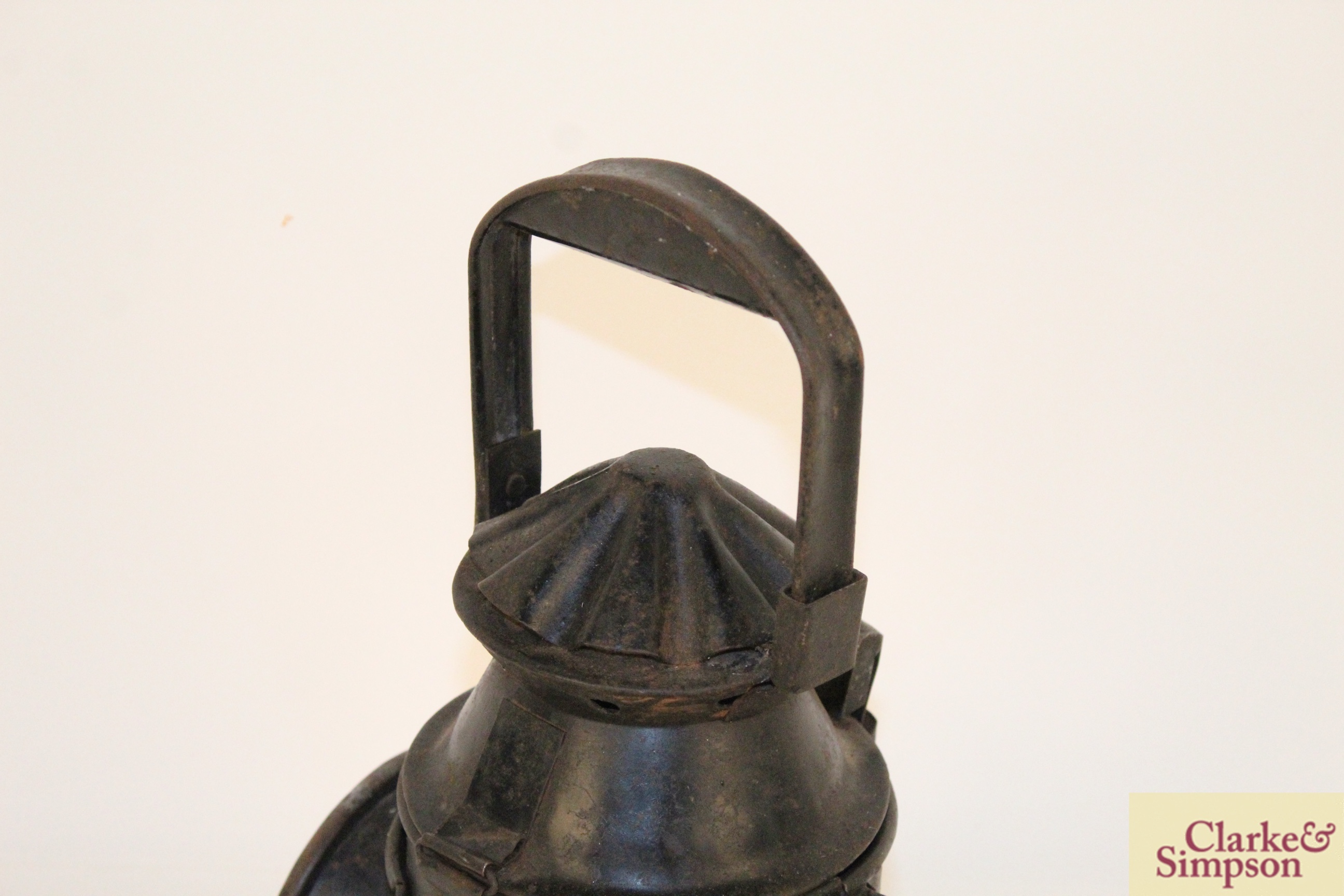 A vintage railway signal lamp - Image 4 of 5