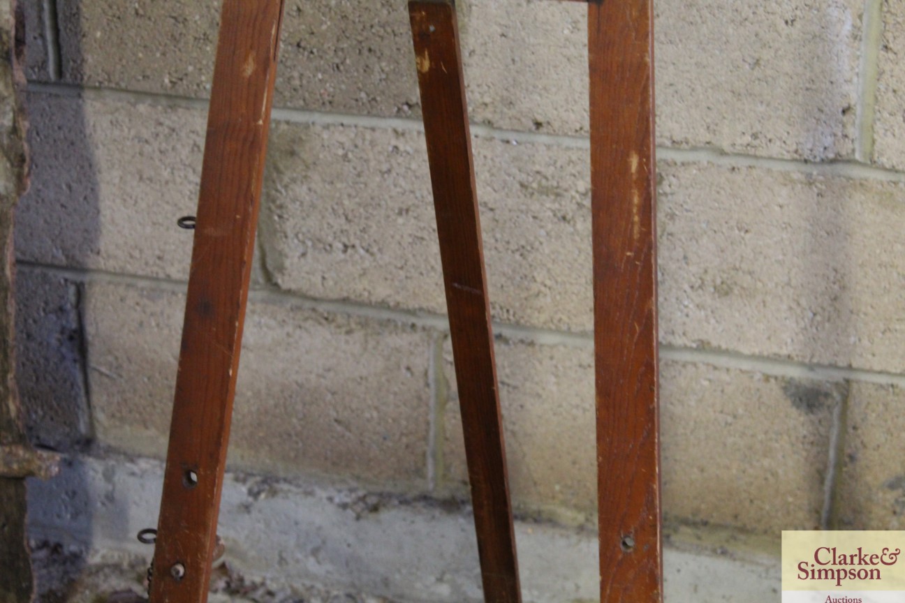 A vintage child's mangle and an abacus / easel - Image 3 of 6