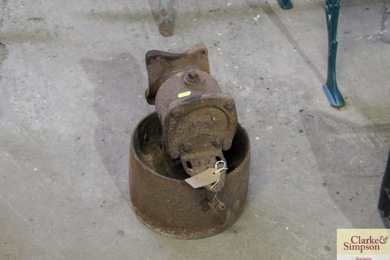 A vintage Fordson Tractor pulley - Image 2 of 3