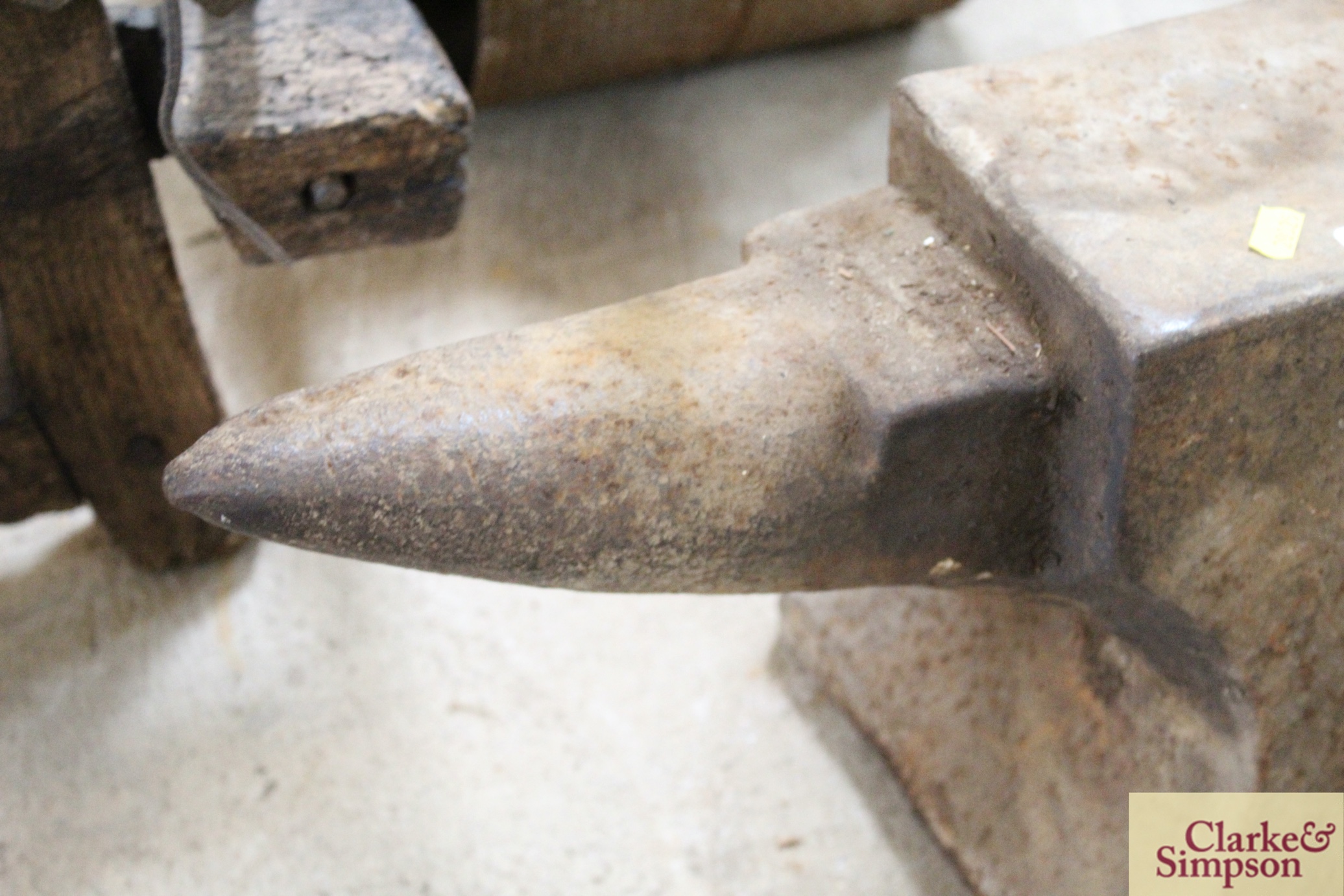 An anvil - Image 3 of 6