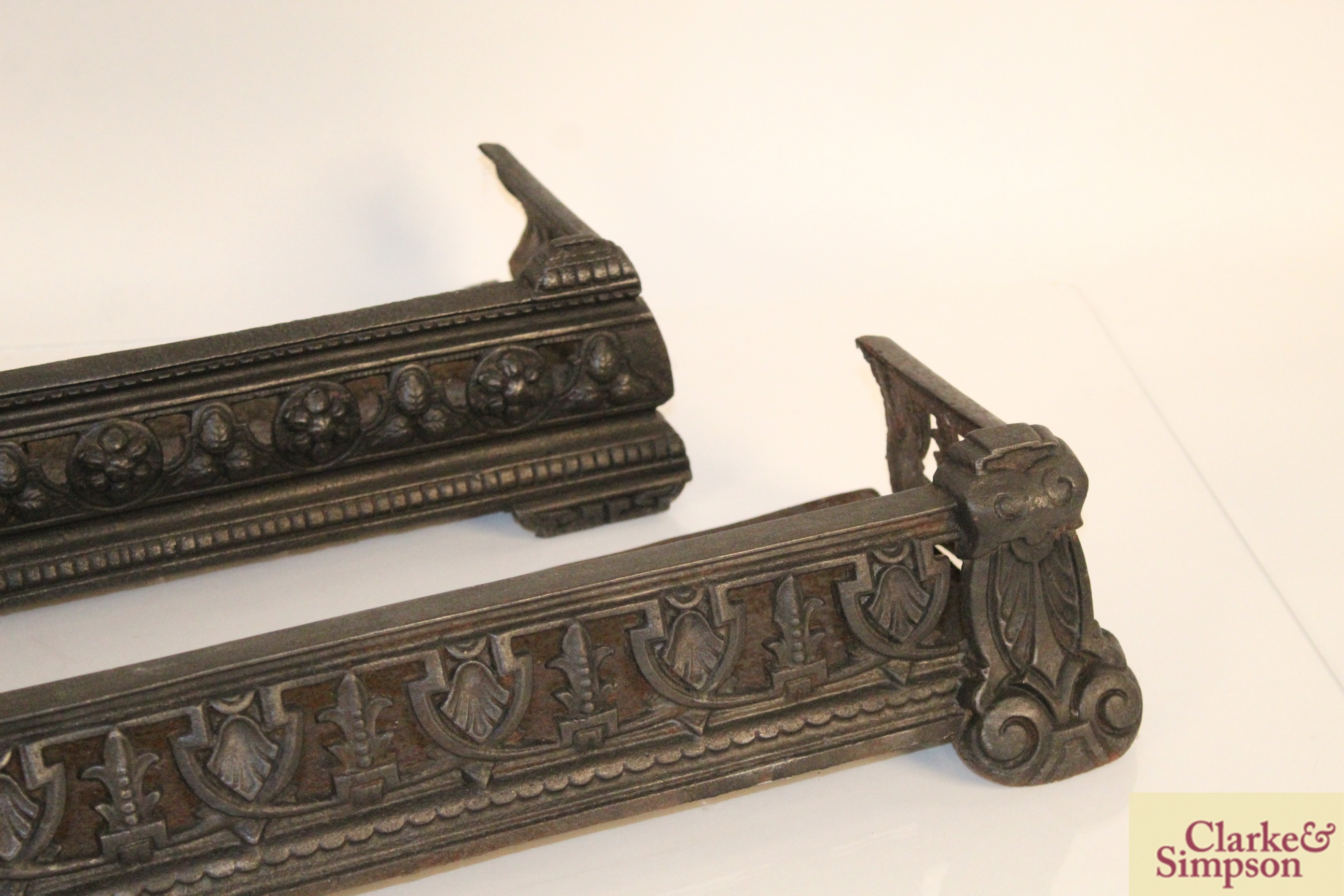 Two Victorian pierced cast iron fenders - Image 4 of 4